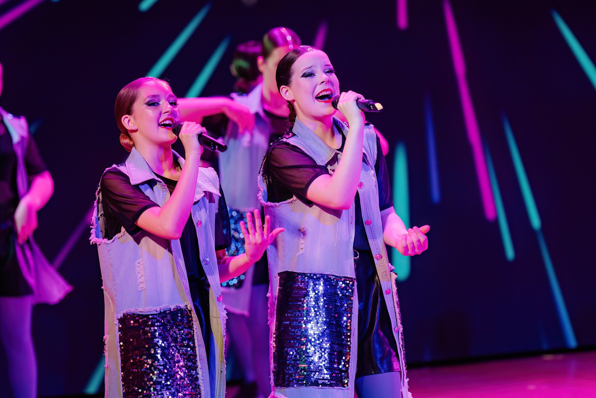 Отчетный концерт Образцового коллектива Алтая театра эстрадной песни «Созвездие». Свадебный и репортажный фотограф Никита Сницарев в Барнауле