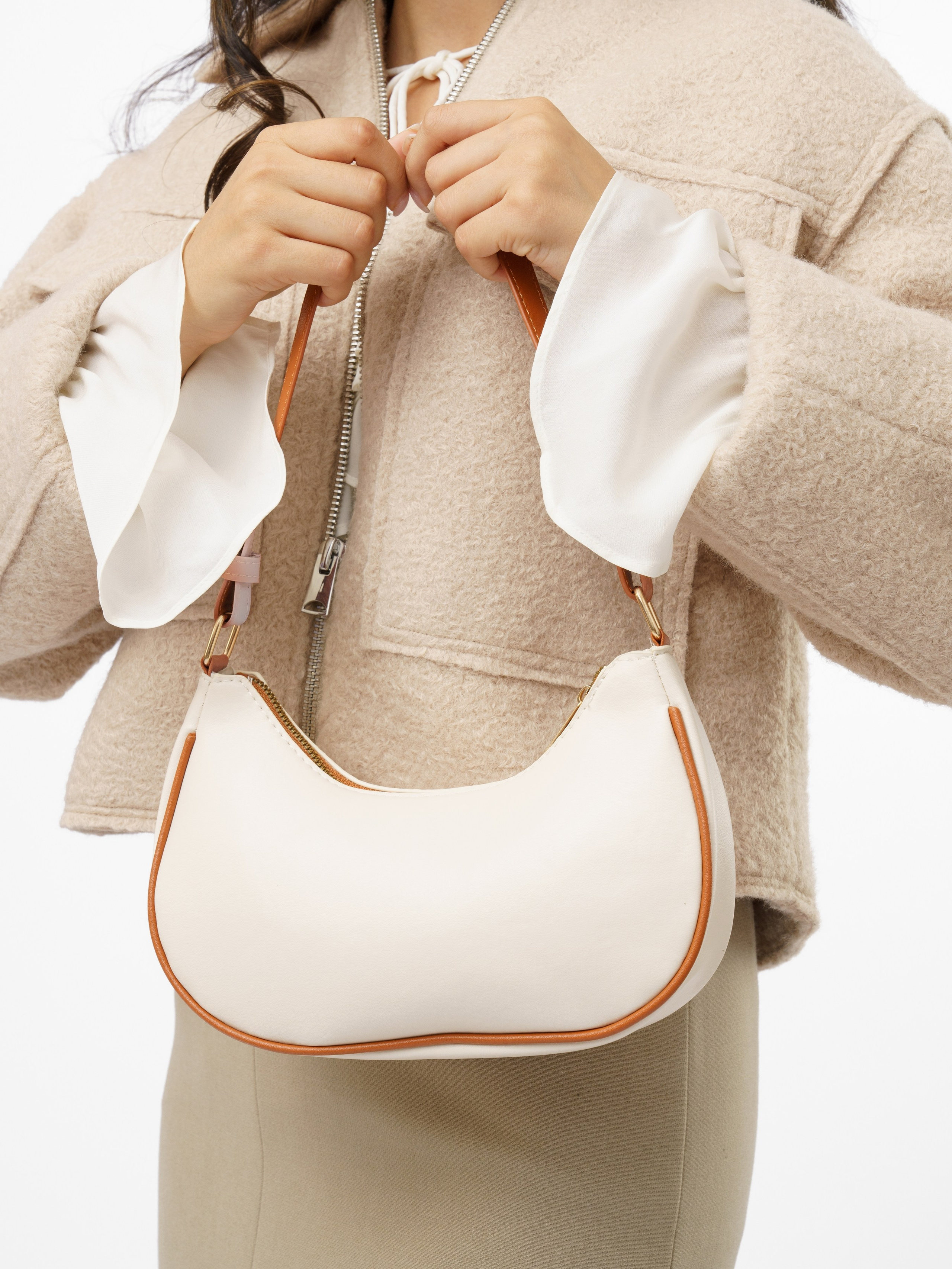 Съемка сумок со стилистом. KED Production — продакшн из СПб. Создаём фото, видео и контент, который помогает брендам и селлерам продавать больше