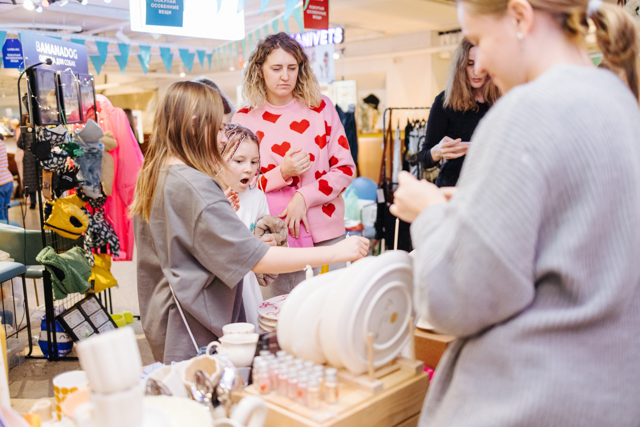 2–3 марта 2024 в пространстве «Три вокзала. Депо» / День 1 / фото Валерий Белобеев. Фотоотчеты «Ламбада-маркета»