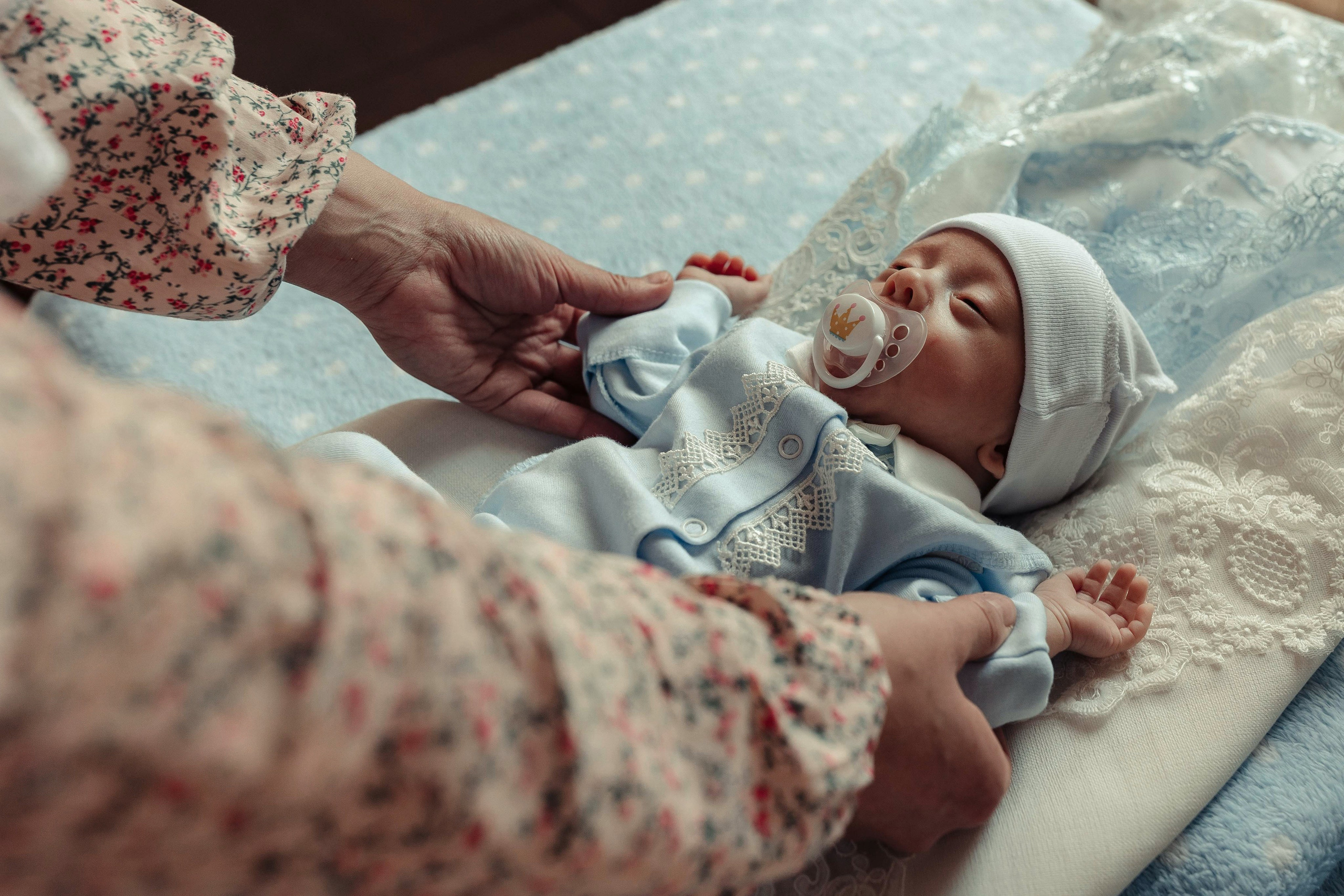 Фото съемка таинства крещения в храме Нижнего Новгорода. Алексей Шаров — свадебный и репортажный фотограф в Нижнем Новгороде