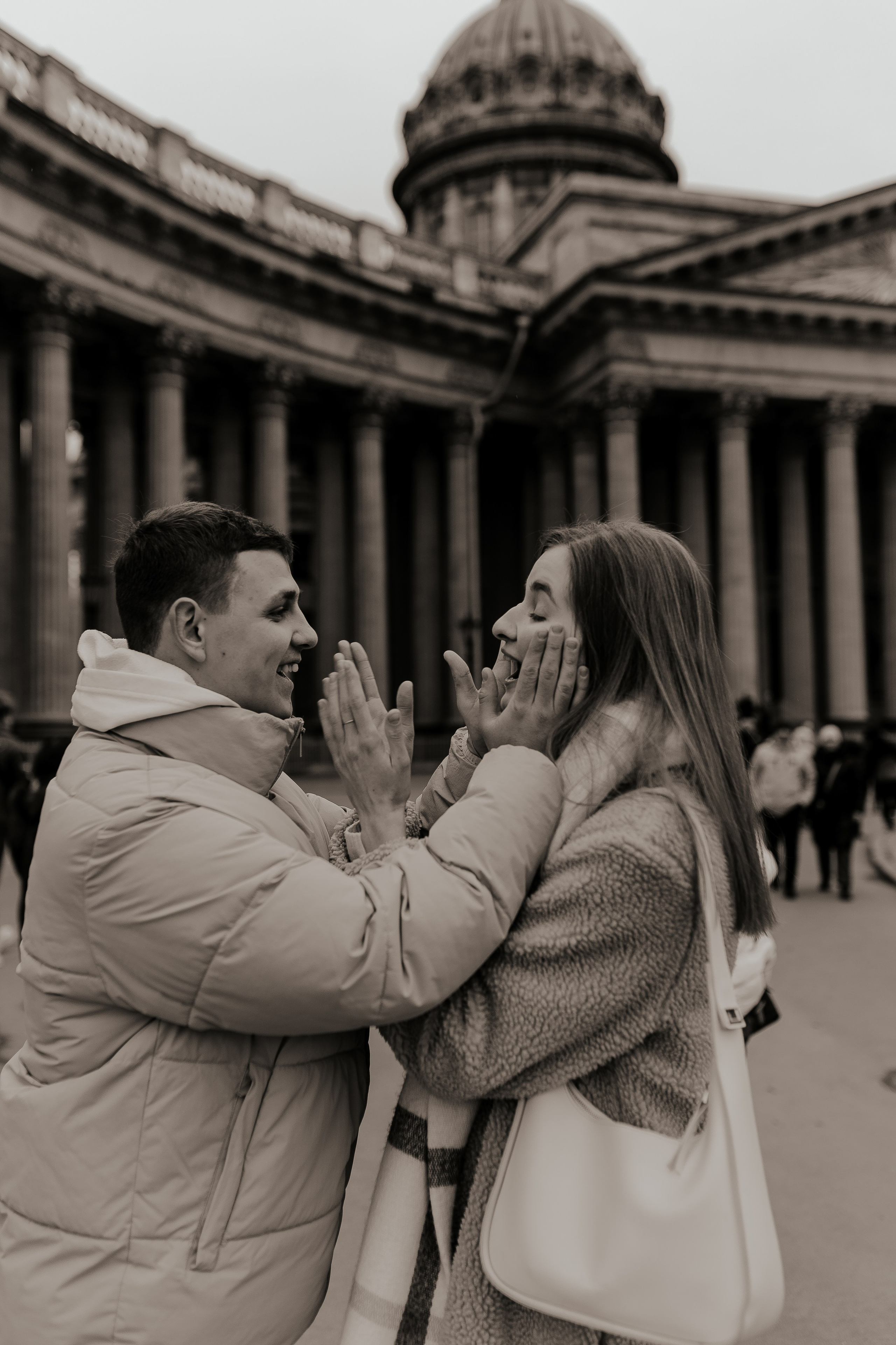 Лавстори у Казанского собора. Фотограф в Санкт-Петербурге Лиза Семченкова