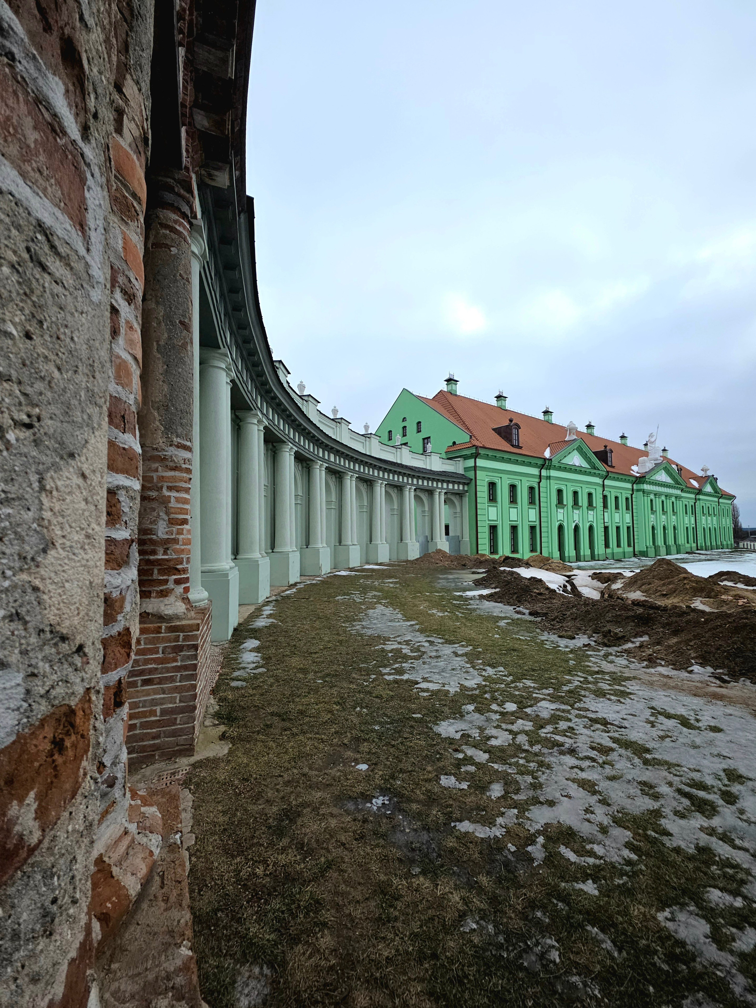 Очень надеюсь, что дворец полностью рано или поздно восстановят