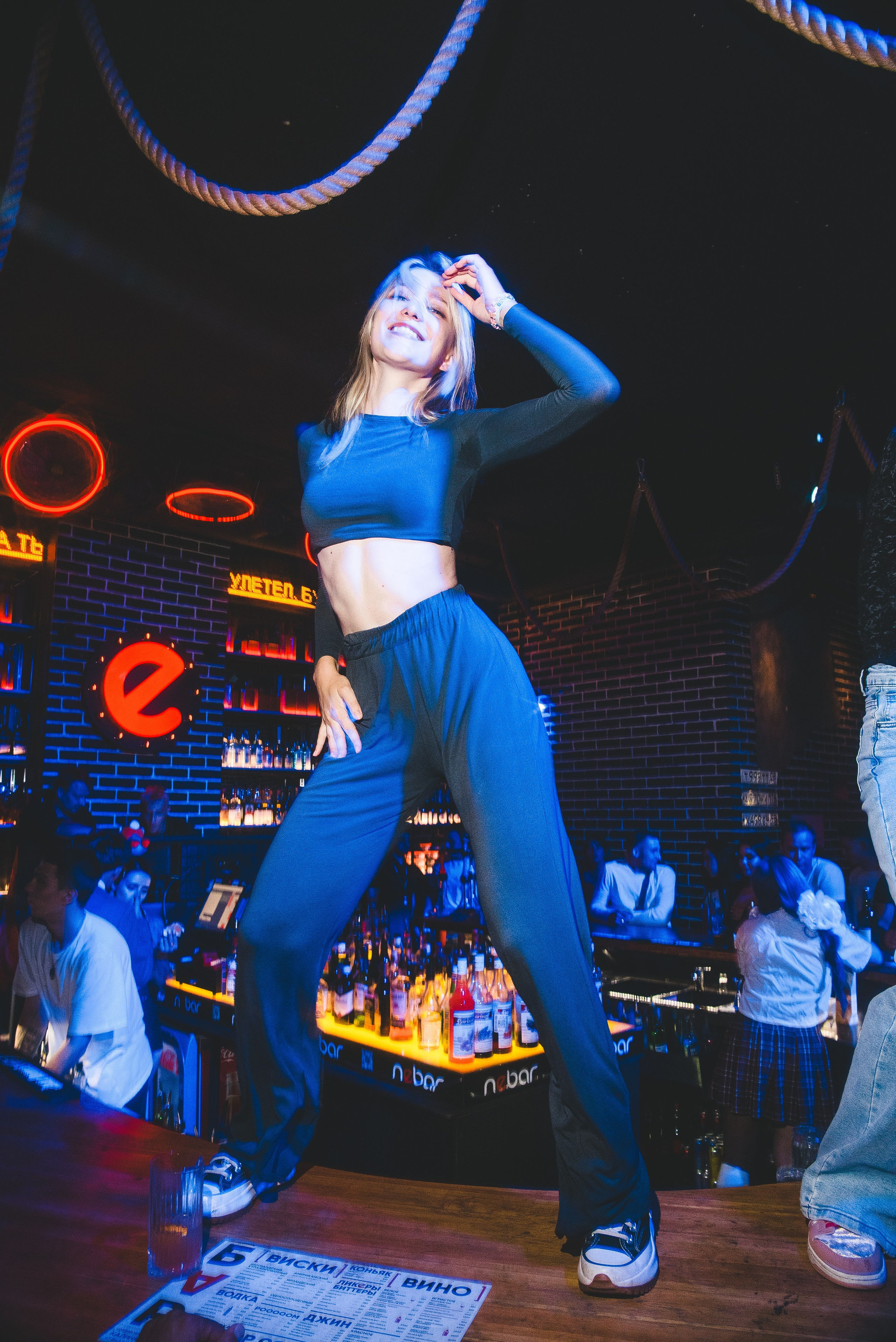 Фотоотчёты о вечеринках для НеБар Волгоград. Или стиль «пьяный фотограф». Фотограф в Волгограде и Волжском Александр Горбань