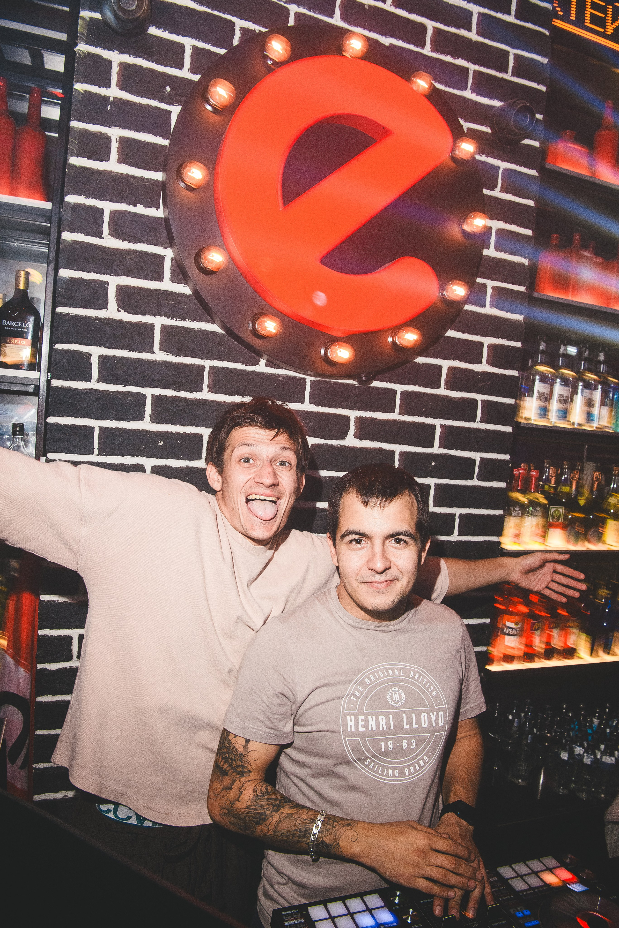 Фотоотчёты о вечеринках для НеБар Волгоград. Или стиль «пьяный фотограф». Фотограф в Волгограде и Волжском Александр Горбань