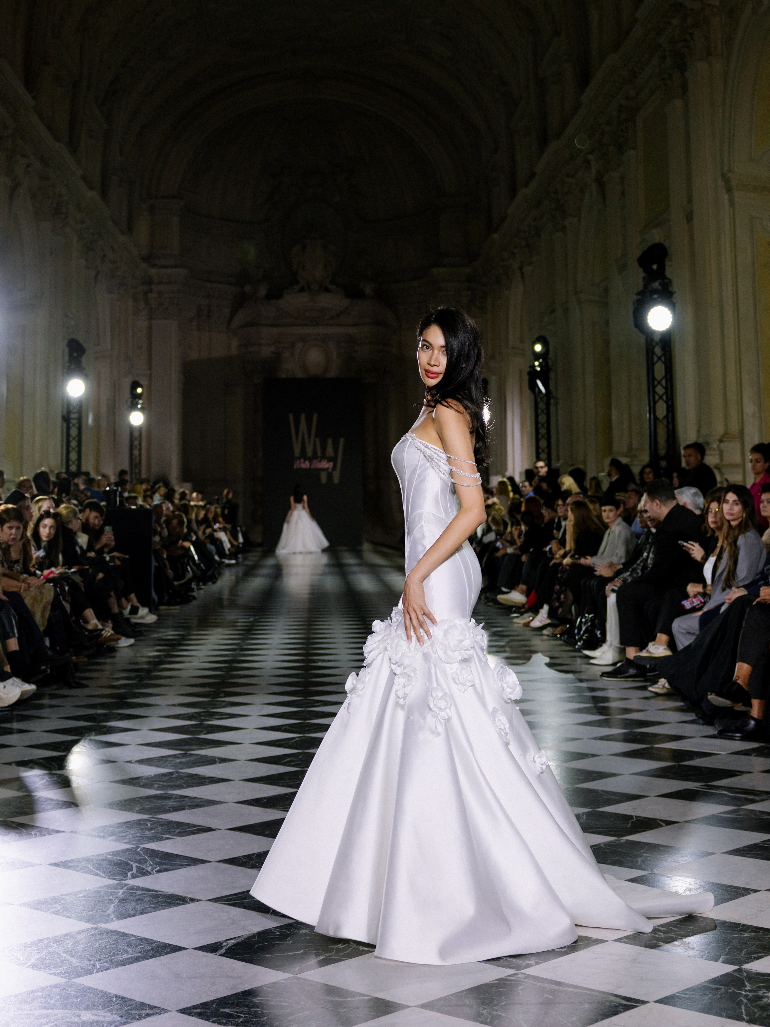 Fashion Show White Wedding platform 2025. Photographer & Videographer in Barcelona