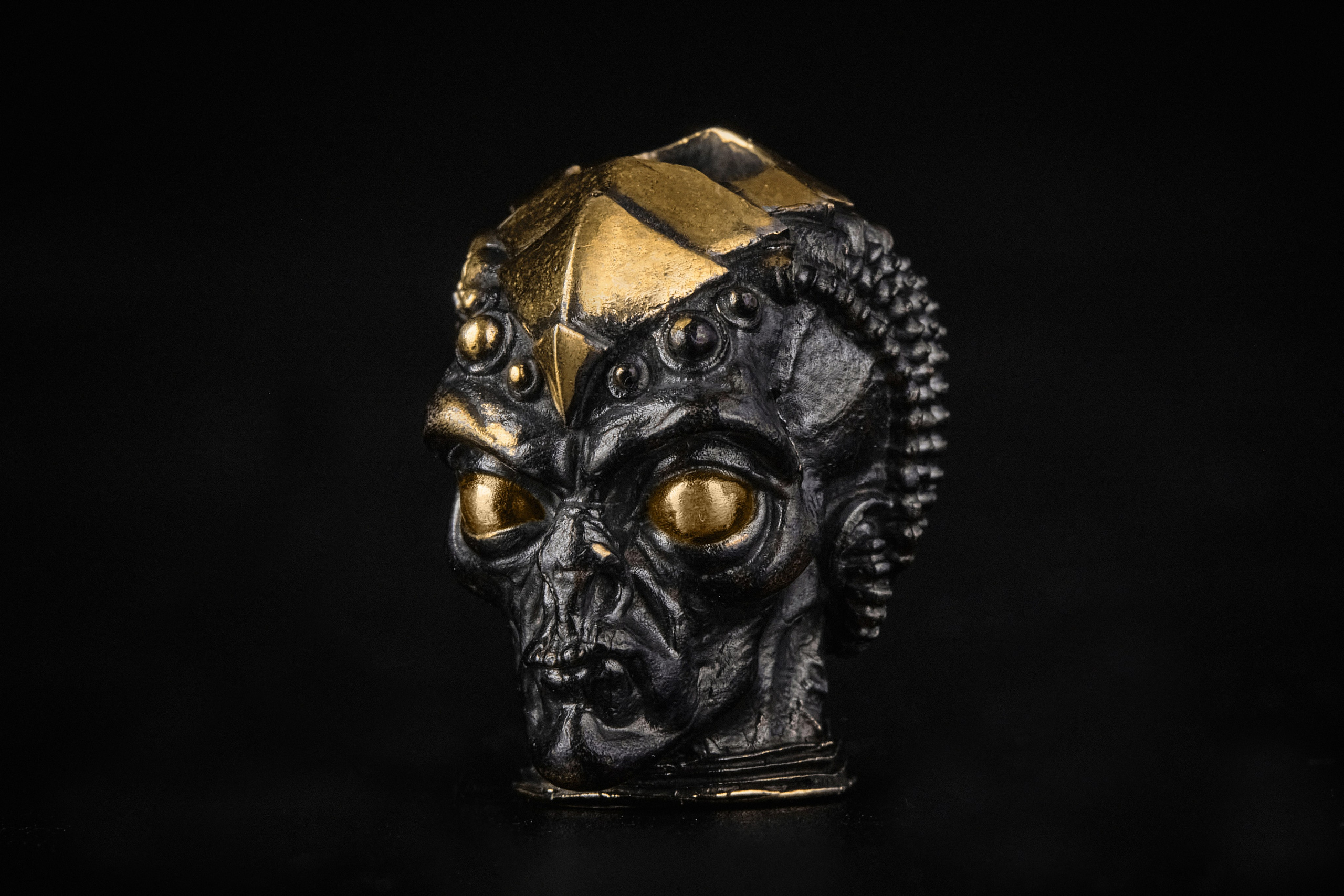 Мужская бижутерия на чёрном фоне. Фотограф Яковлев Роман — Красноярск