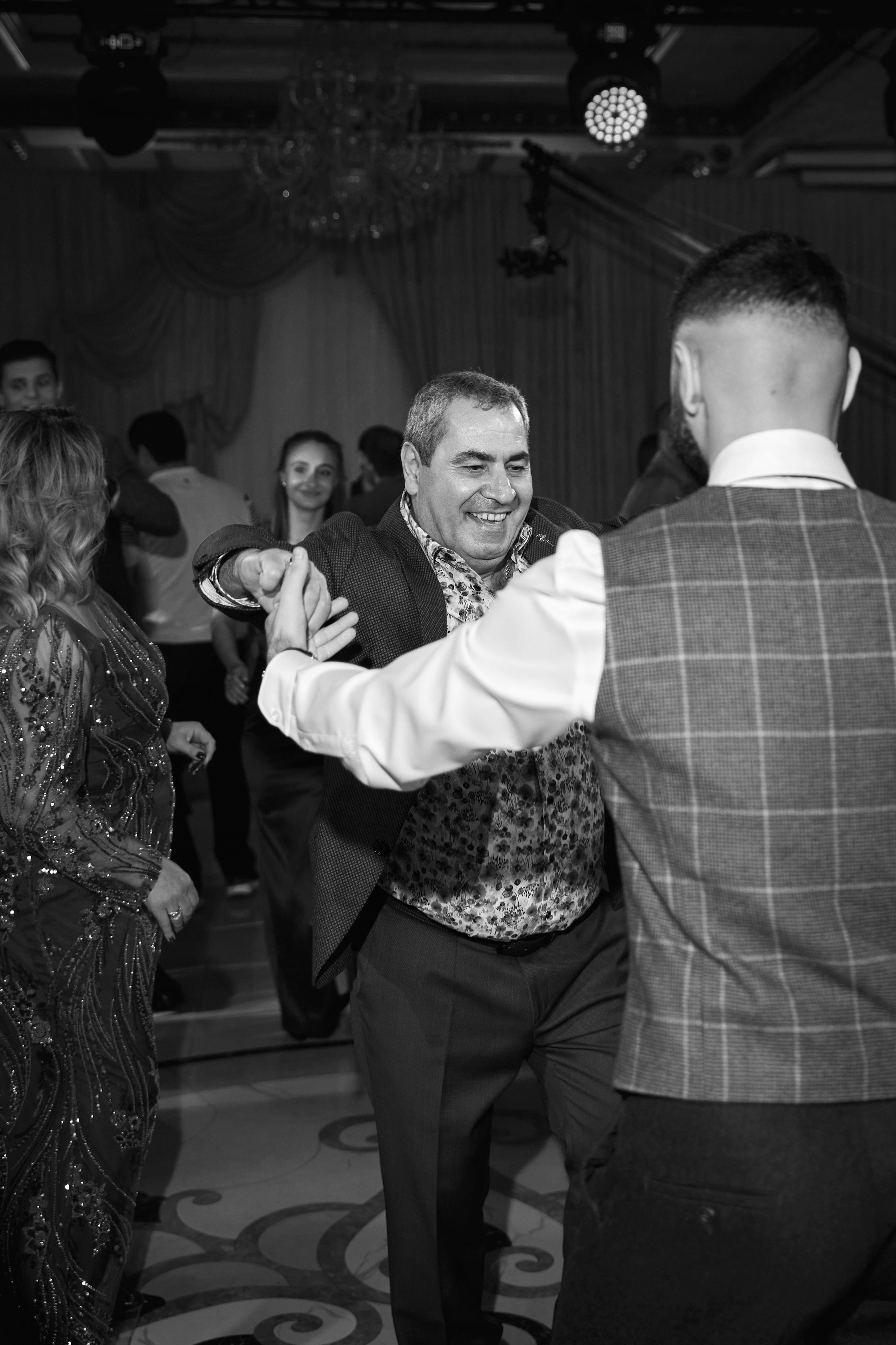 Красивое и чувственное сватовство Рафаэля & Алины в GOLDEN PALACE от ТВИНС СТУДИО. ТВИНС СТУДИО — лучшие свадебные фотографы и видеографы в Краснодаре