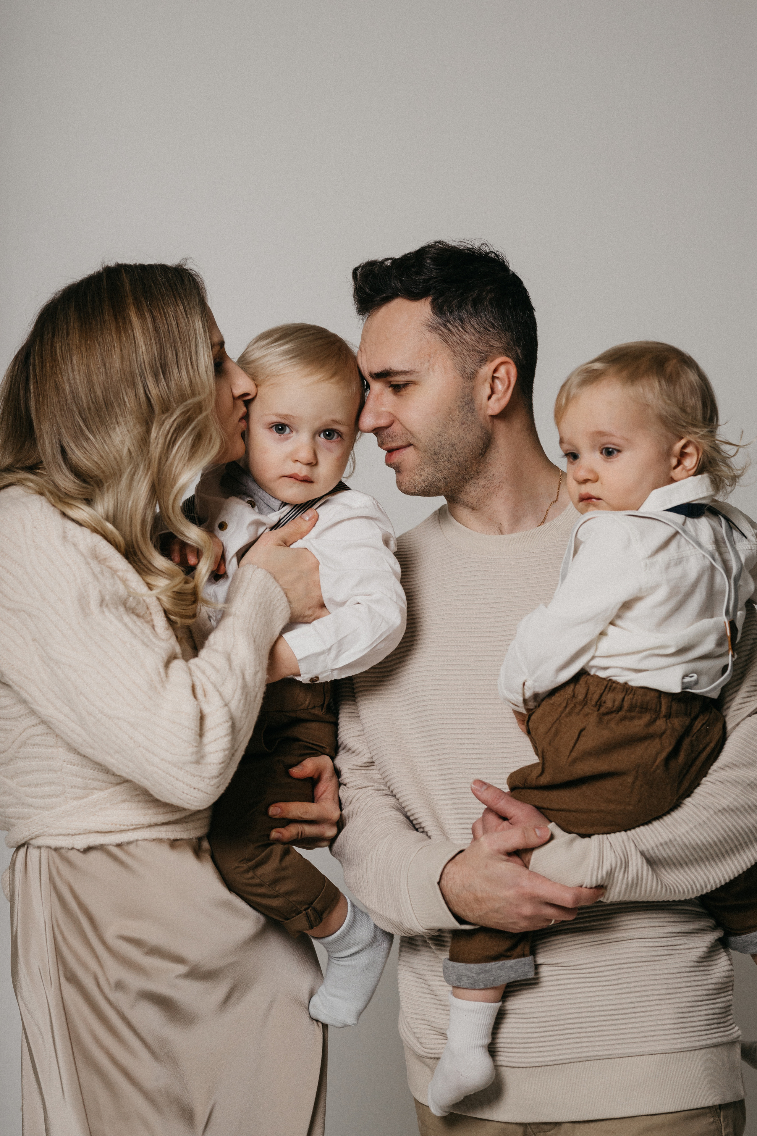 Юля, Дима и мальчишки. Свадебный фотограф Таня Караисаева