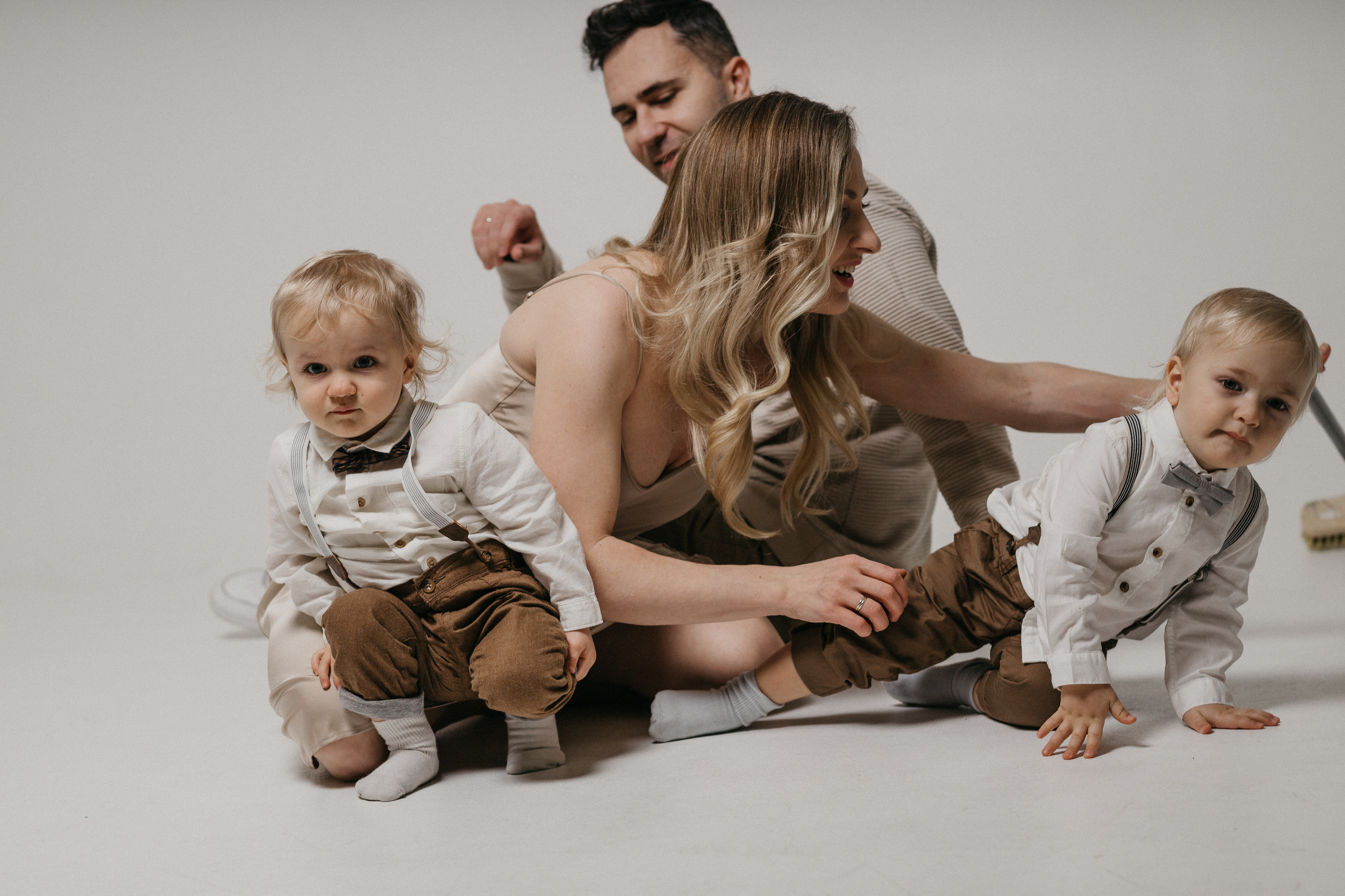 Юля, Дима и мальчишки. Свадебный фотограф Таня Караисаева