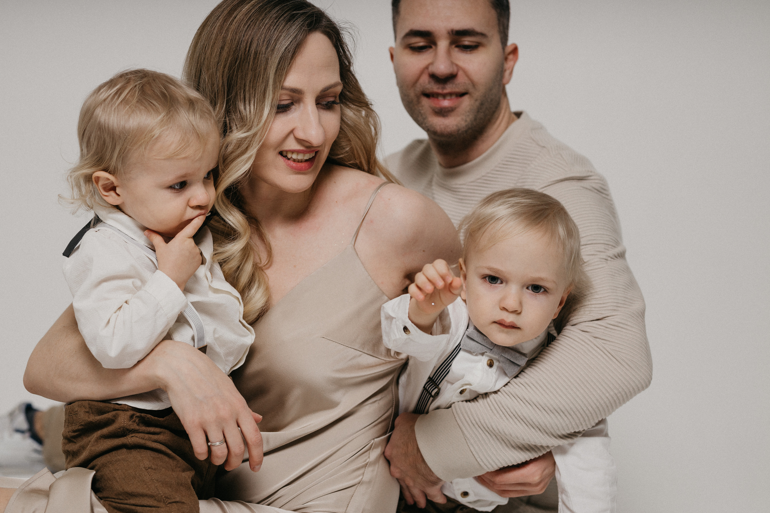 Юля, Дима и мальчишки. Свадебный фотограф Таня Караисаева