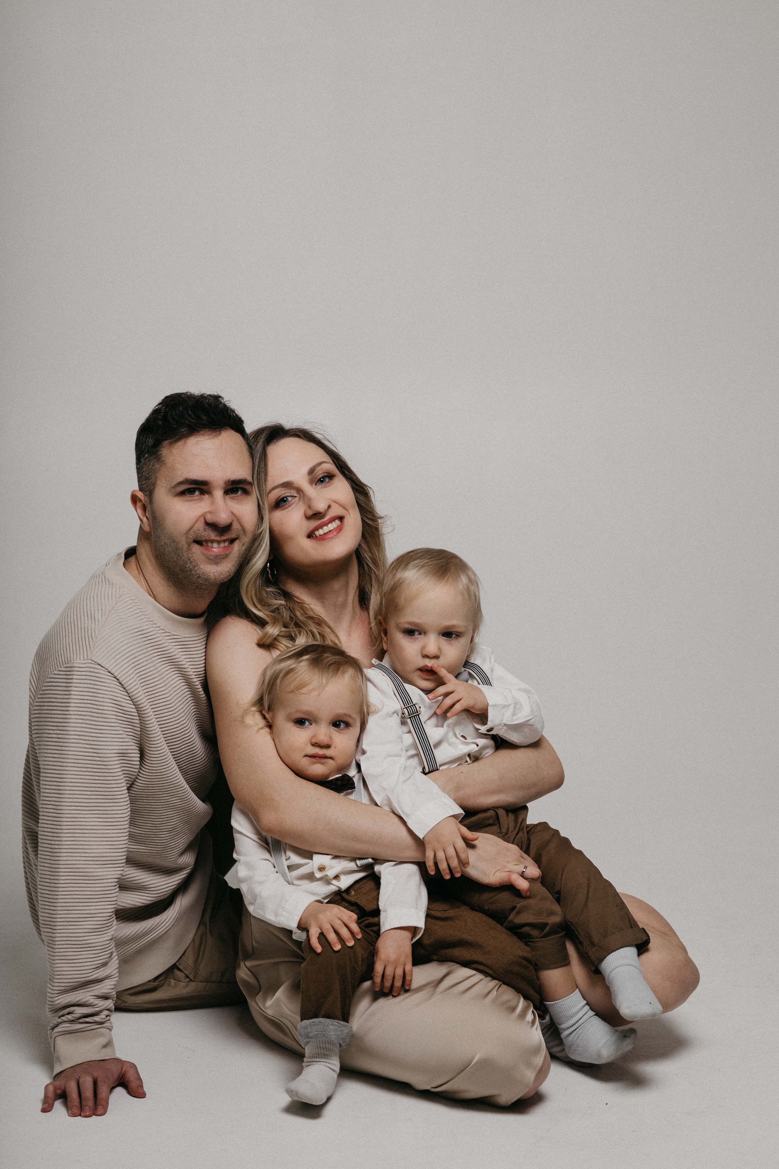 Юля, Дима и мальчишки. Свадебный фотограф Таня Караисаева