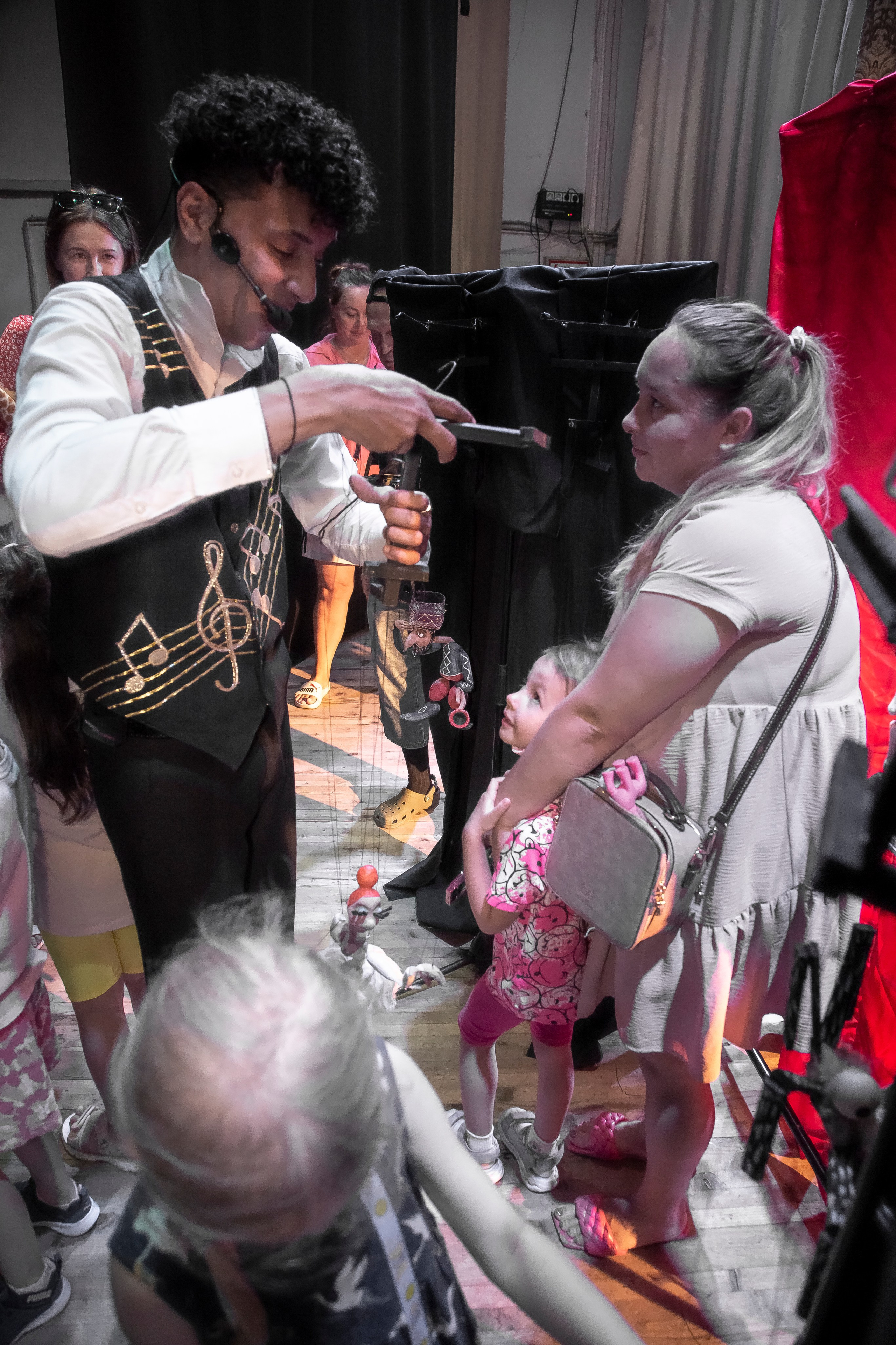 Цирк из Саквояжа спектакль театра САКВОЯЖ. Фотограф в Сочи Юрий Шептаев