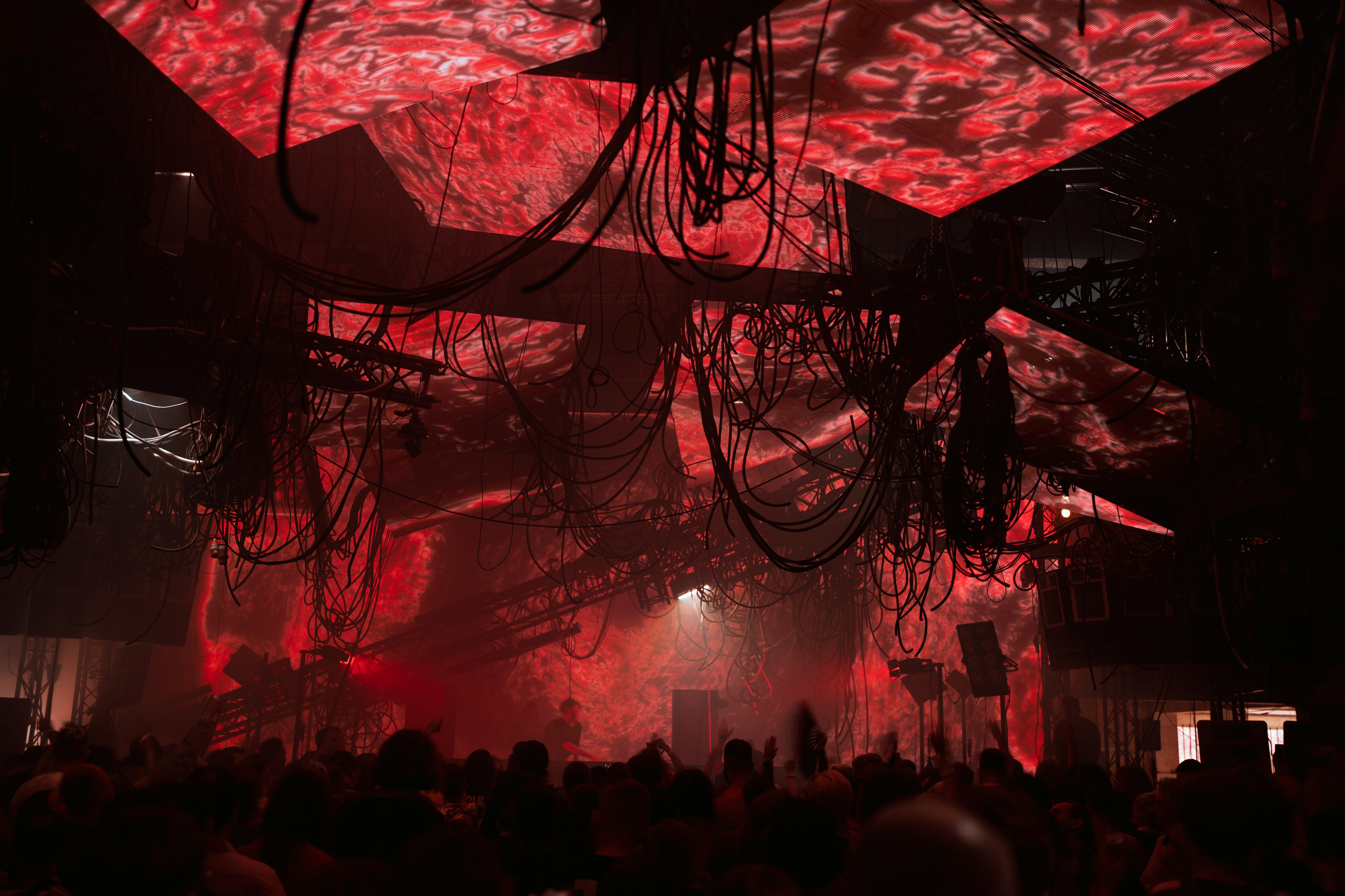 Outline 2024. @tomrus: Рустам Шагиморданов — фотограф