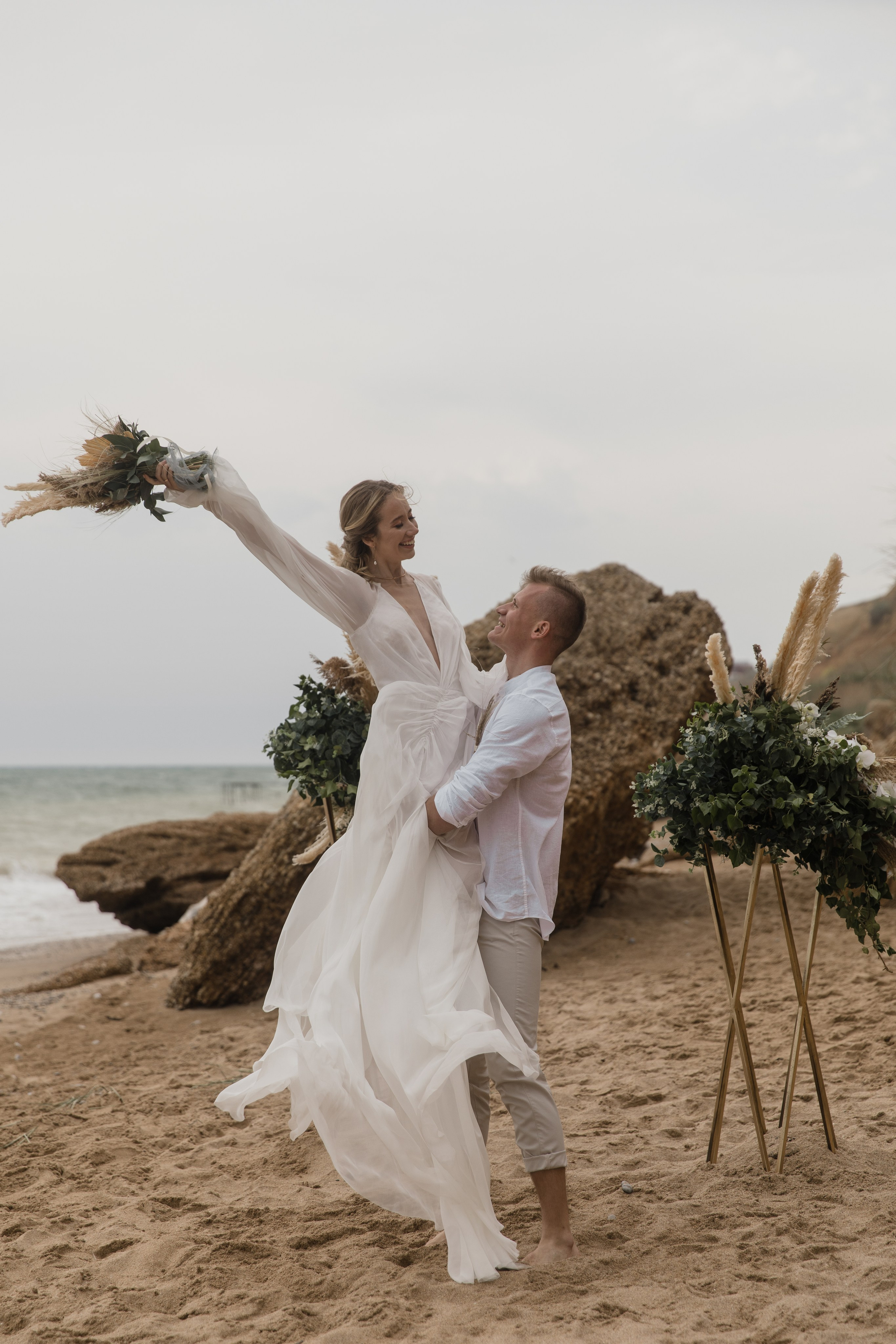 На берегу моря…. СВАДЕБНЫЙ ФОТОГРАФ В КРЫМУ И СЕВАСТОПОЛЕ