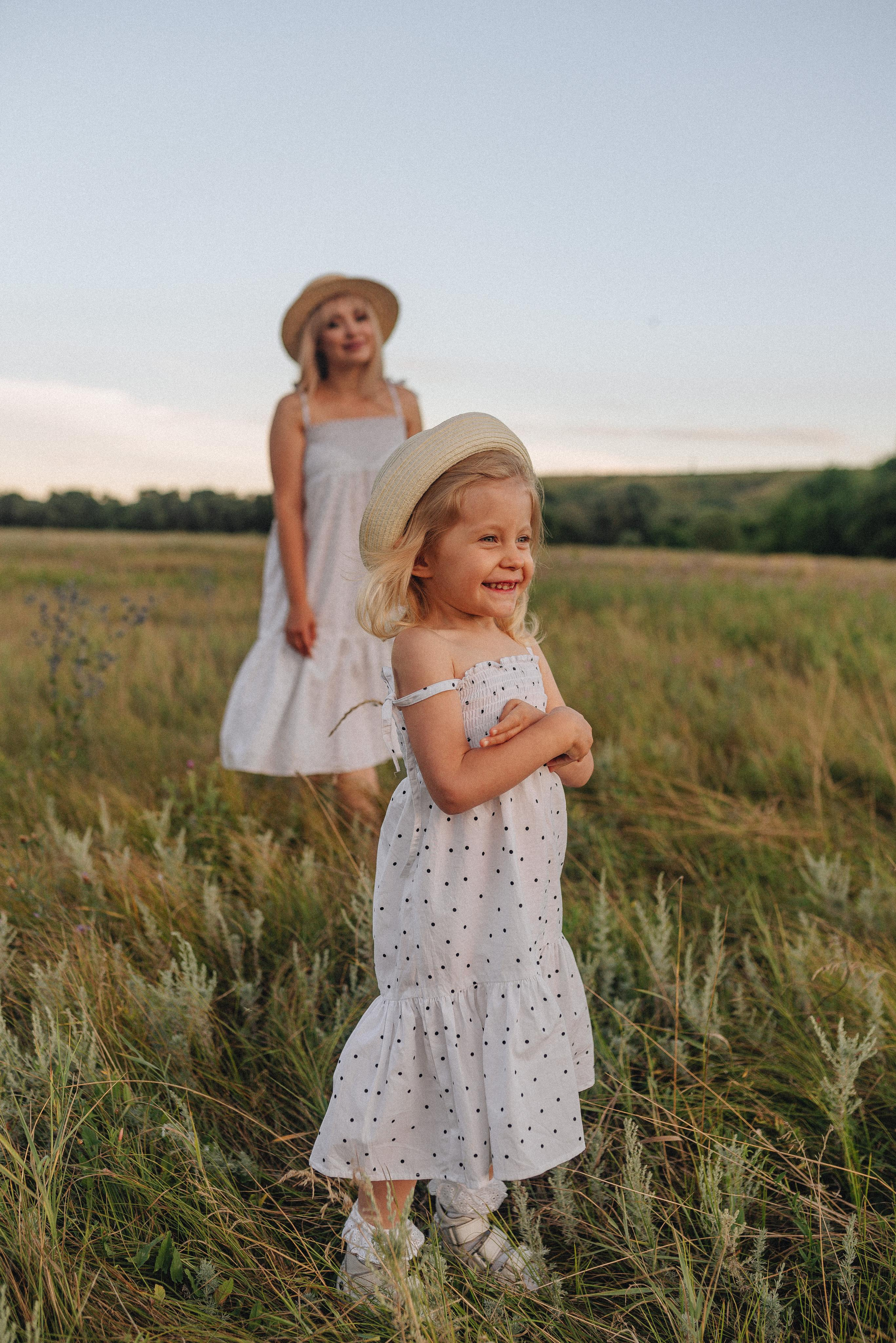 Ирина с дочуркой Евой | Пикник на закате. Фотограф Карина Шмулёва. Воронеж и область