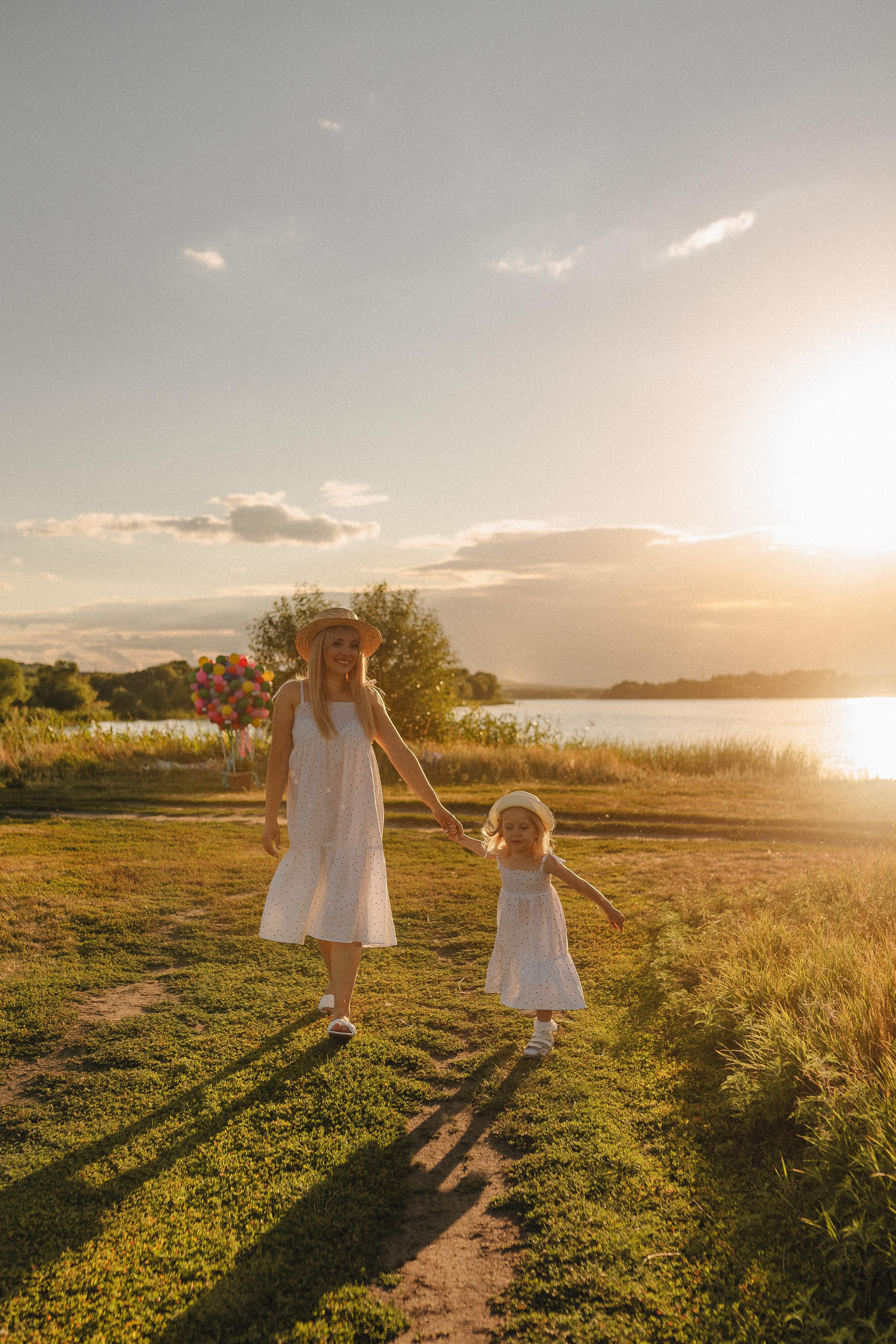 Ирина с дочуркой Евой | Пикник на закате. Фотограф Карина Шмулёва. Воронеж и область
