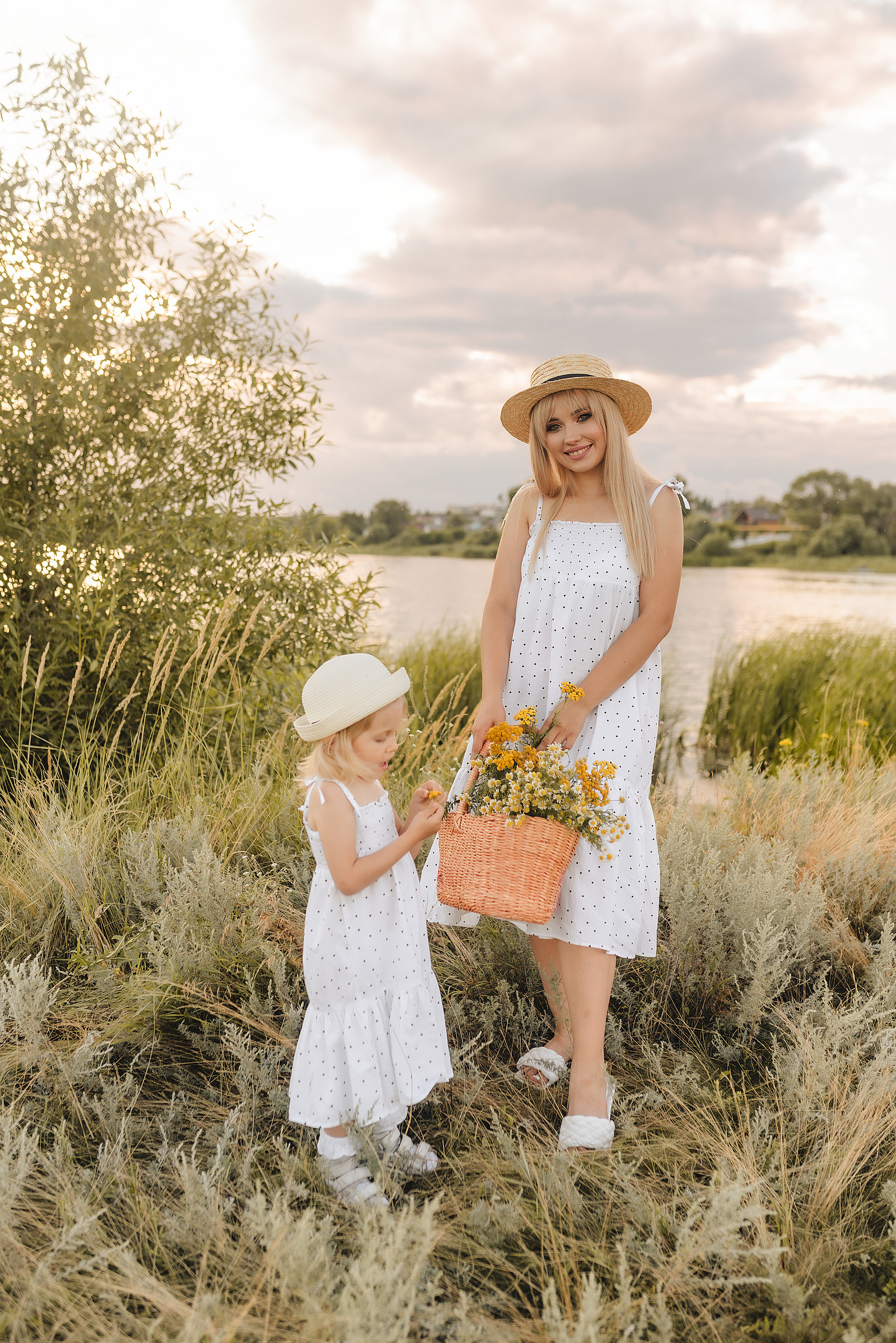 Ирина с дочуркой Евой | Пикник на закате. Фотограф Карина Шмулёва. Воронеж и область