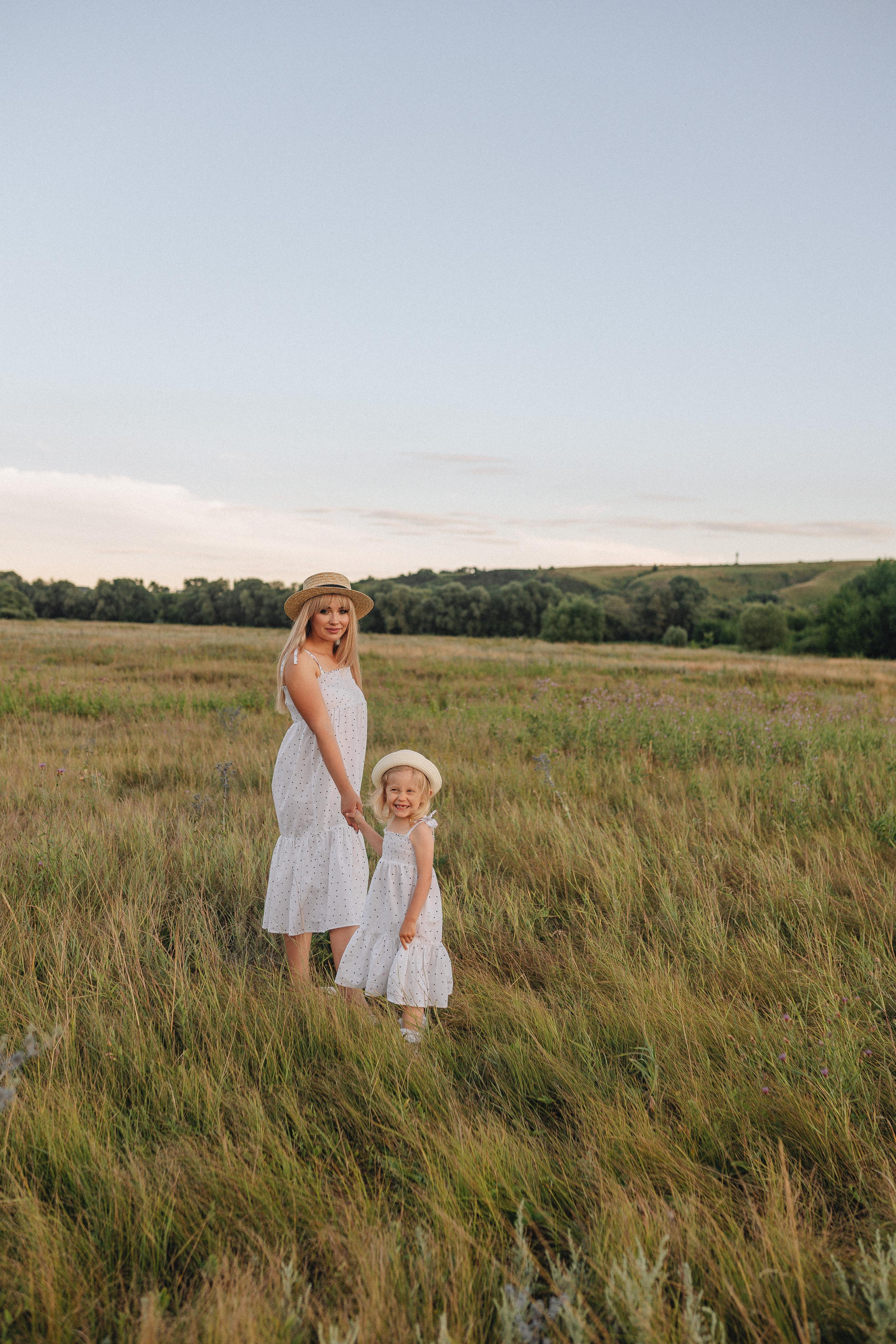 Ирина с дочуркой Евой | Пикник на закате. Фотограф Карина Шмулёва. Воронеж и область