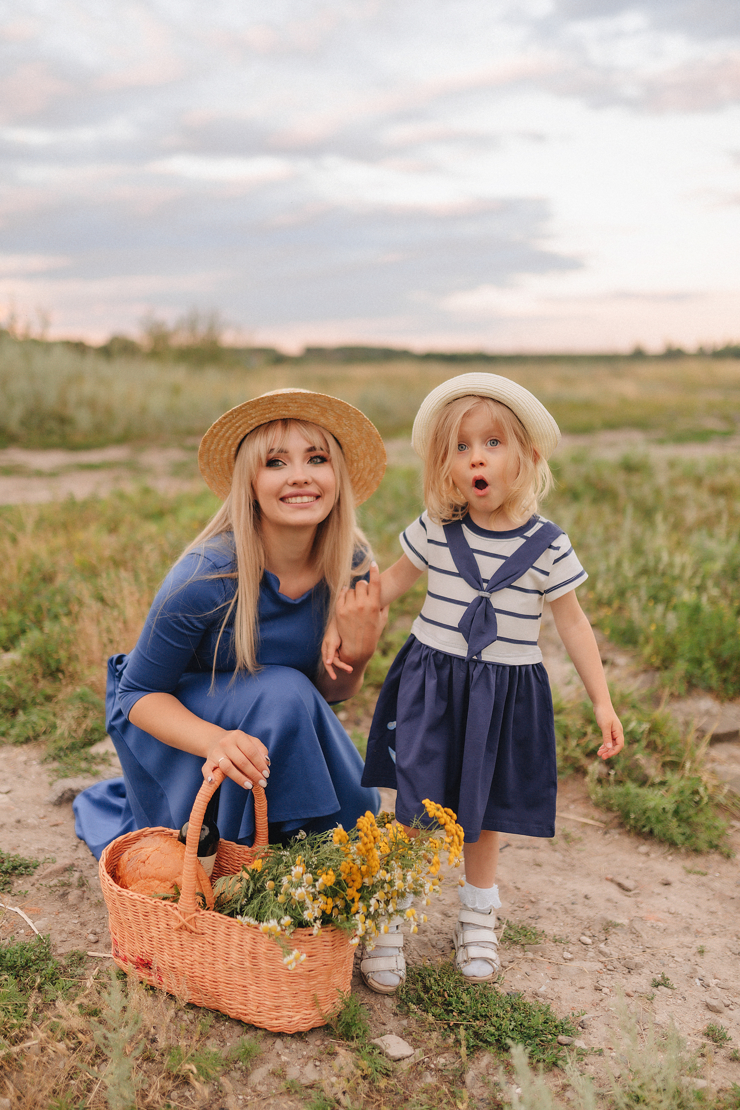 Ирина с дочуркой Евой | Пикник на закате. Фотограф Карина Шмулёва. Воронеж и область