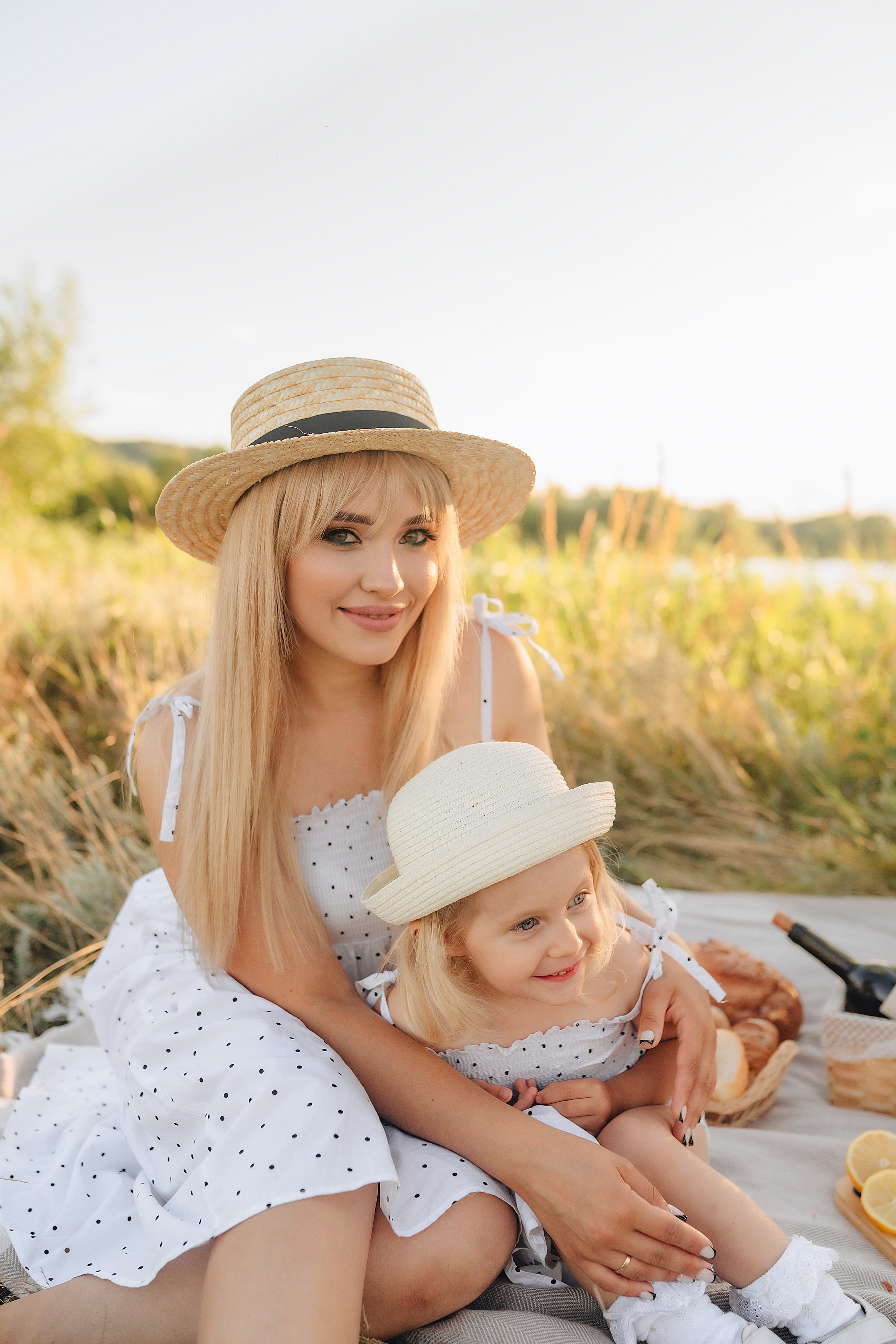 Ирина с дочуркой Евой | Пикник на закате. Фотограф Карина Шмулёва. Воронеж и область