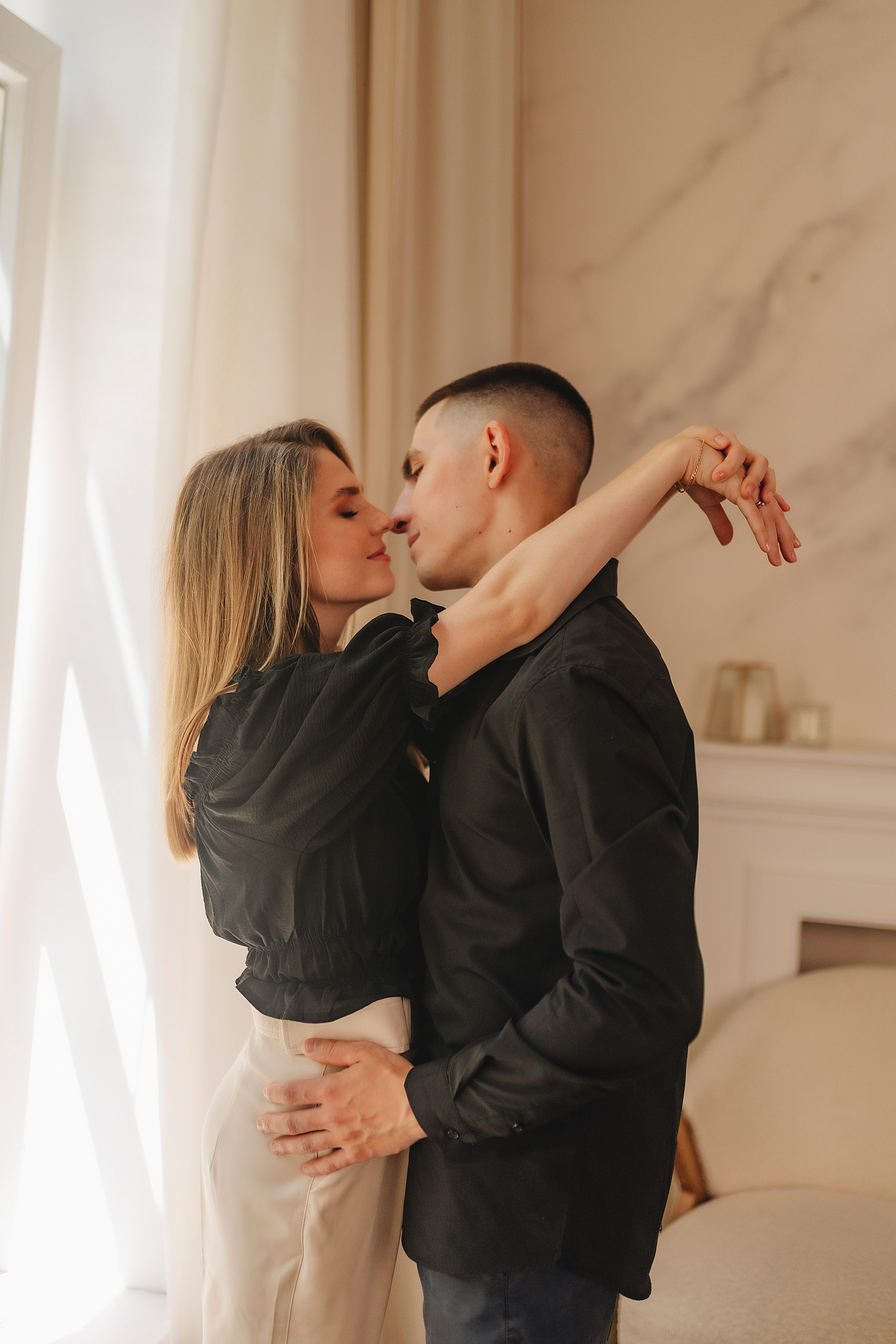 Кристина и Вадим | Съёмка в студии Portfolio. Фотограф Карина Шмулёва. Воронеж и область