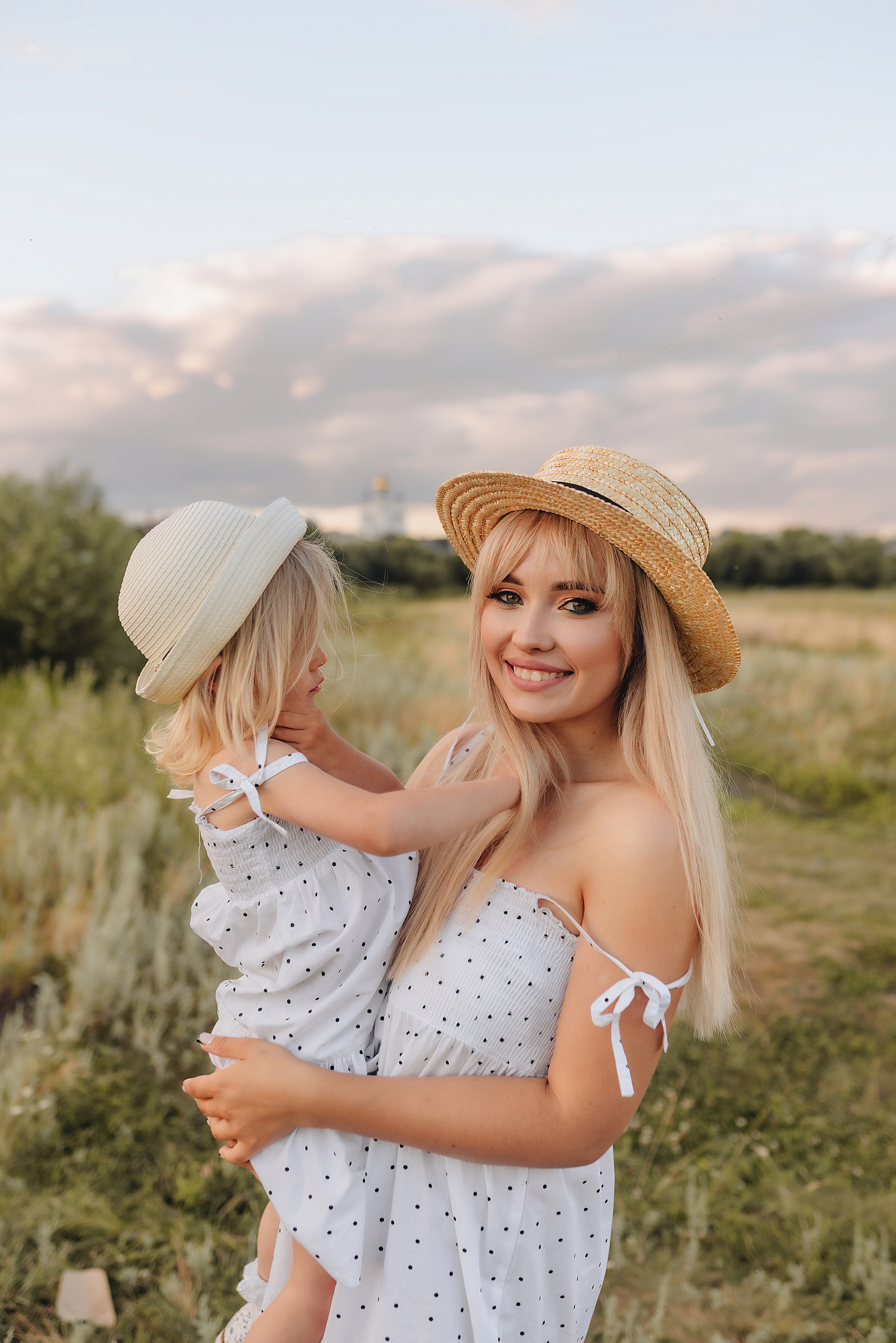 Ирина с дочуркой Евой | Пикник на закате. Фотограф Карина Шмулёва. Воронеж и область