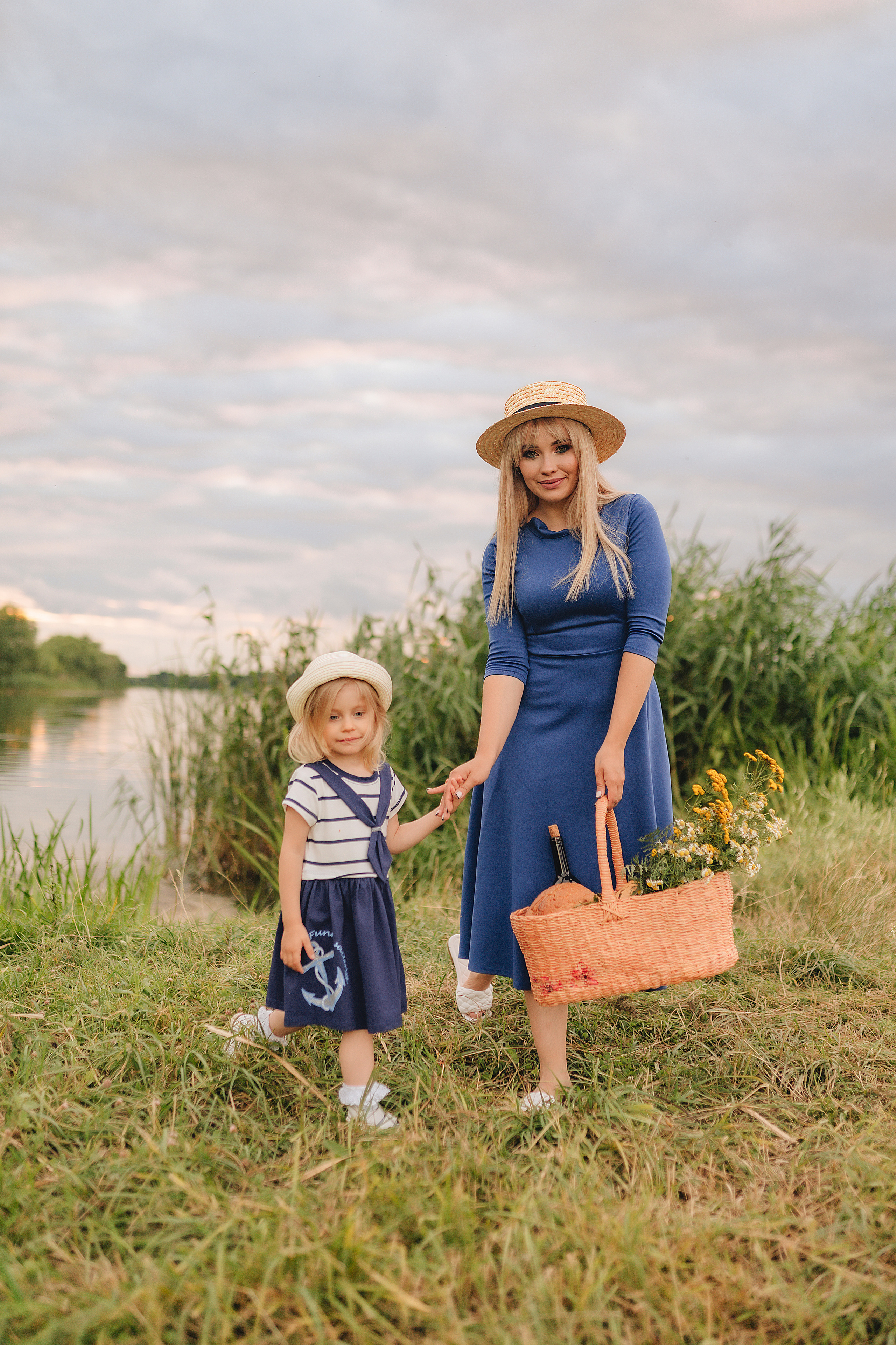 Ирина с дочуркой Евой | Пикник на закате. Фотограф Карина Шмулёва. Воронеж и область