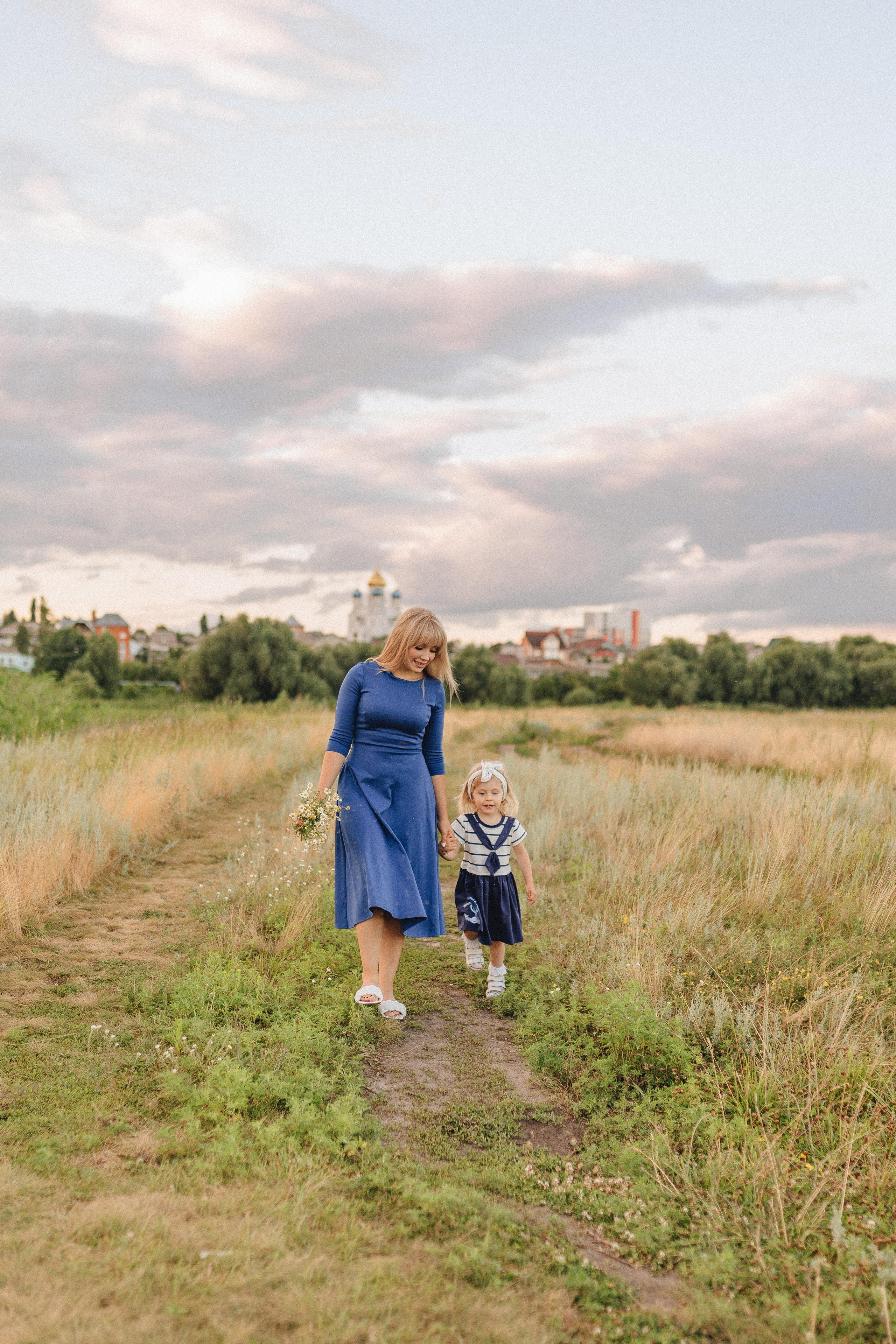 Ирина с дочуркой Евой | Пикник на закате. Фотограф Карина Шмулёва. Воронеж и область