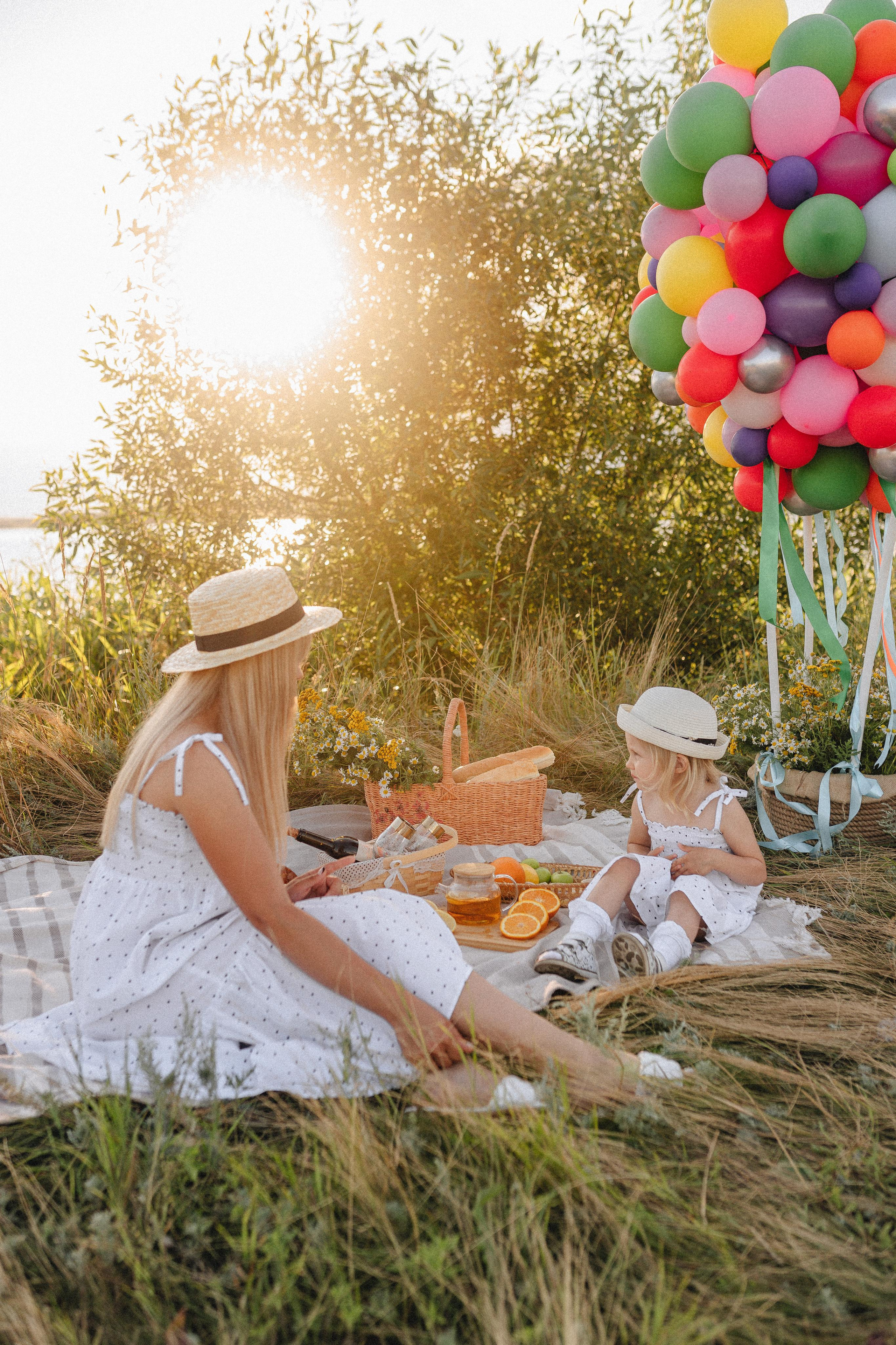 Ирина с дочуркой Евой | Пикник на закате. Фотограф Карина Шмулёва. Воронеж и область