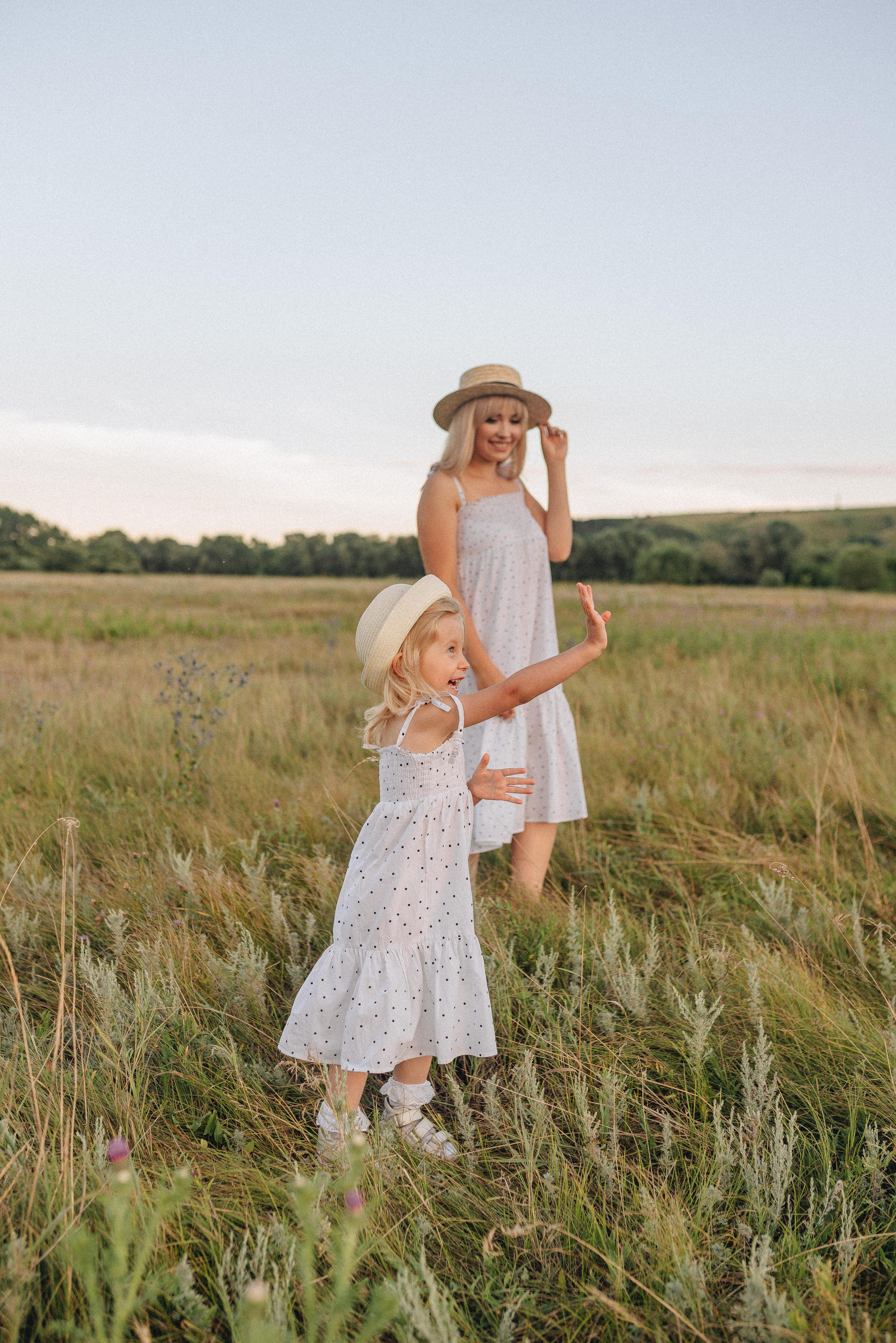 Ирина с дочуркой Евой | Пикник на закате. Фотограф Карина Шмулёва. Воронеж и область