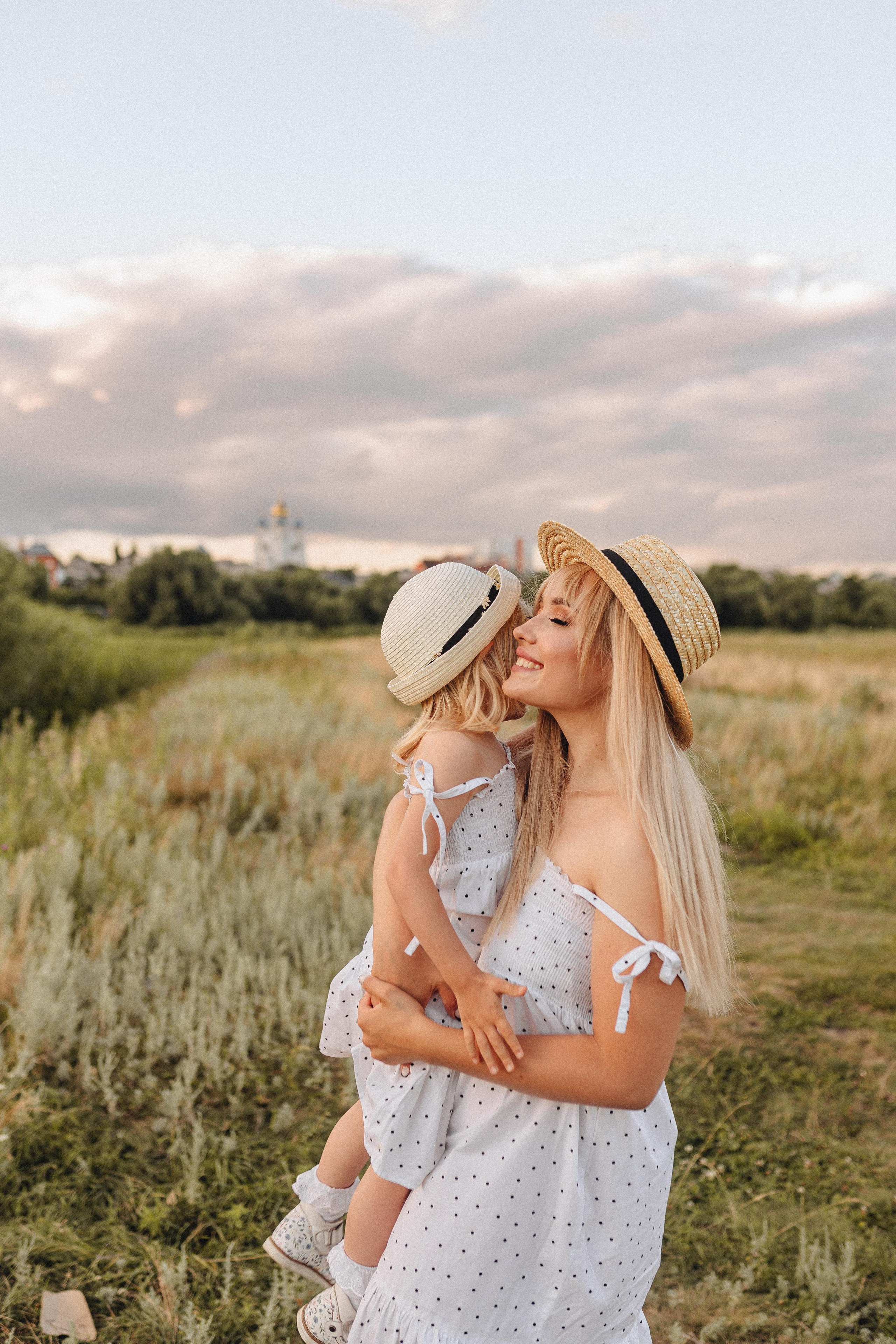 Ирина с дочуркой Евой | Пикник на закате. Фотограф Карина Шмулёва. Воронеж и область
