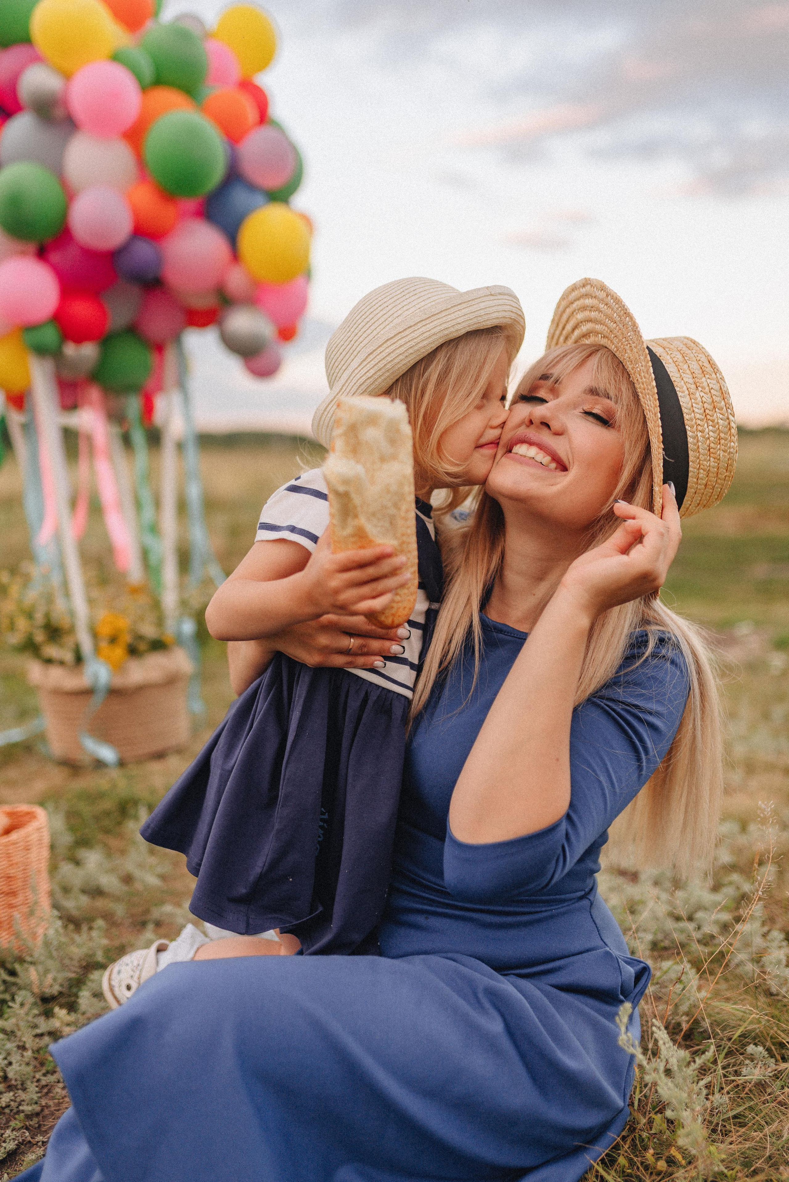 Ирина с дочуркой Евой | Пикник на закате. Фотограф Карина Шмулёва. Воронеж и область