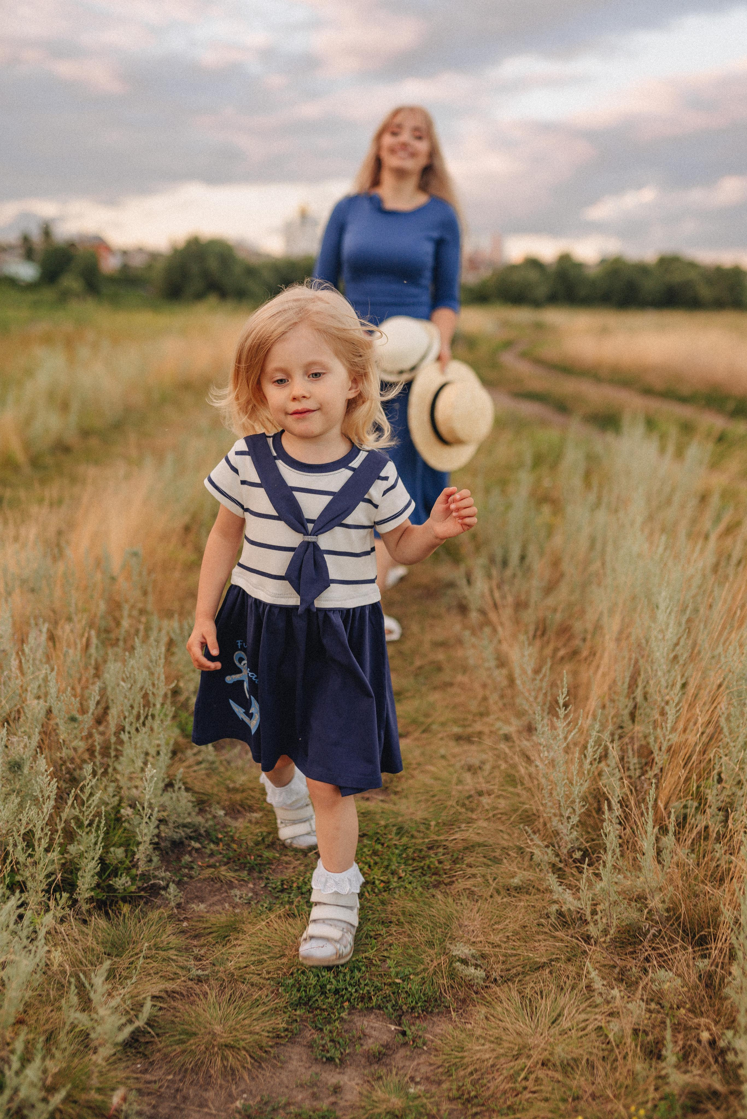 Ирина с дочуркой Евой | Пикник на закате. Фотограф Карина Шмулёва. Воронеж и область
