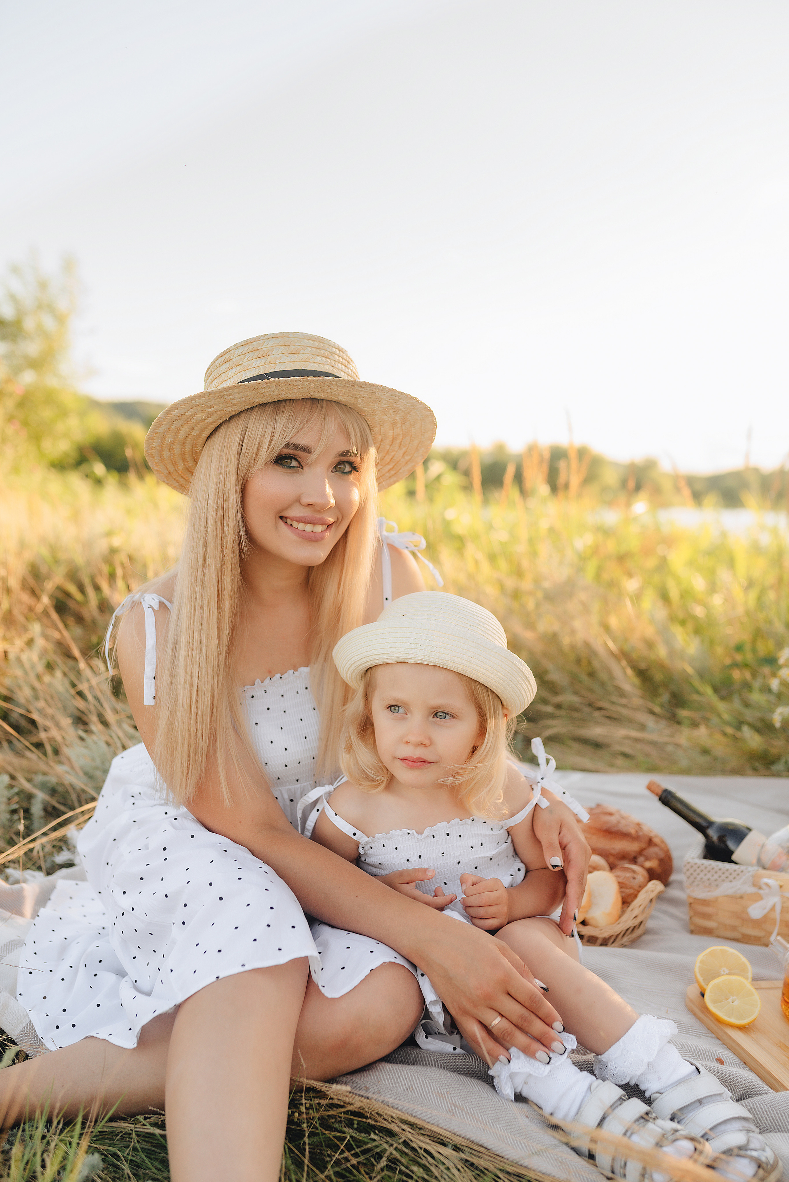 Ирина с дочуркой Евой | Пикник на закате. Фотограф Карина Шмулёва. Воронеж и область