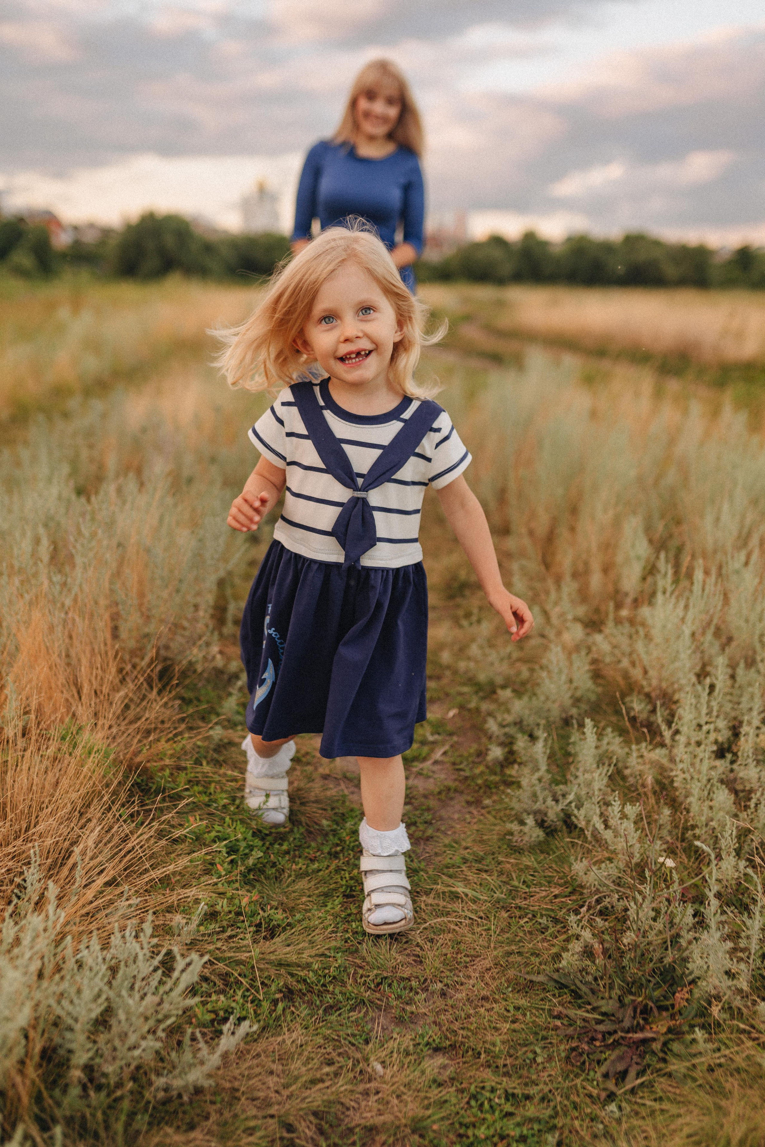 Ирина с дочуркой Евой | Пикник на закате. Фотограф Карина Шмулёва. Воронеж и область