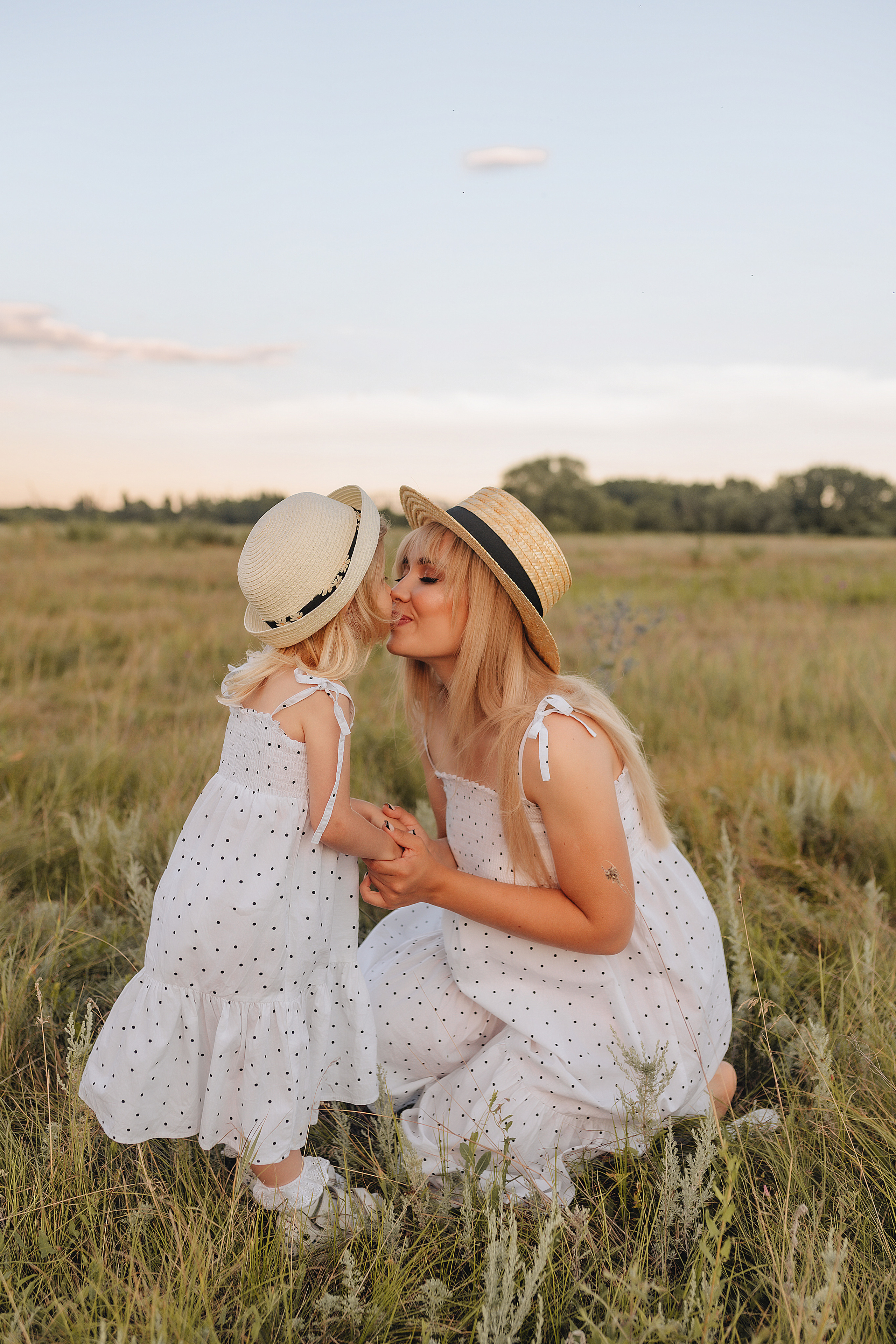 Ирина с дочуркой Евой | Пикник на закате. Фотограф Карина Шмулёва. Воронеж и область