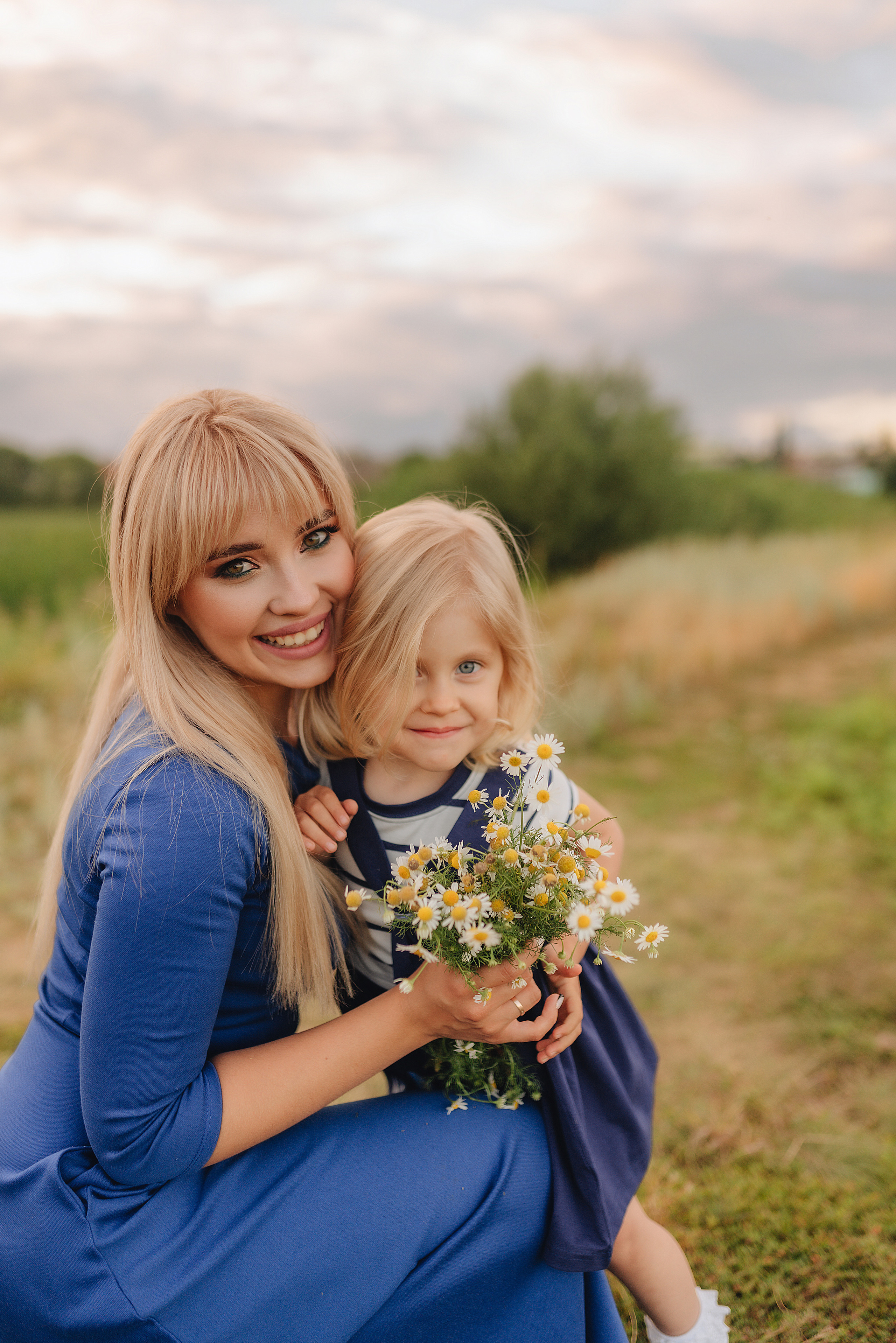 Ирина с дочуркой Евой | Пикник на закате. Фотограф Карина Шмулёва. Воронеж и область