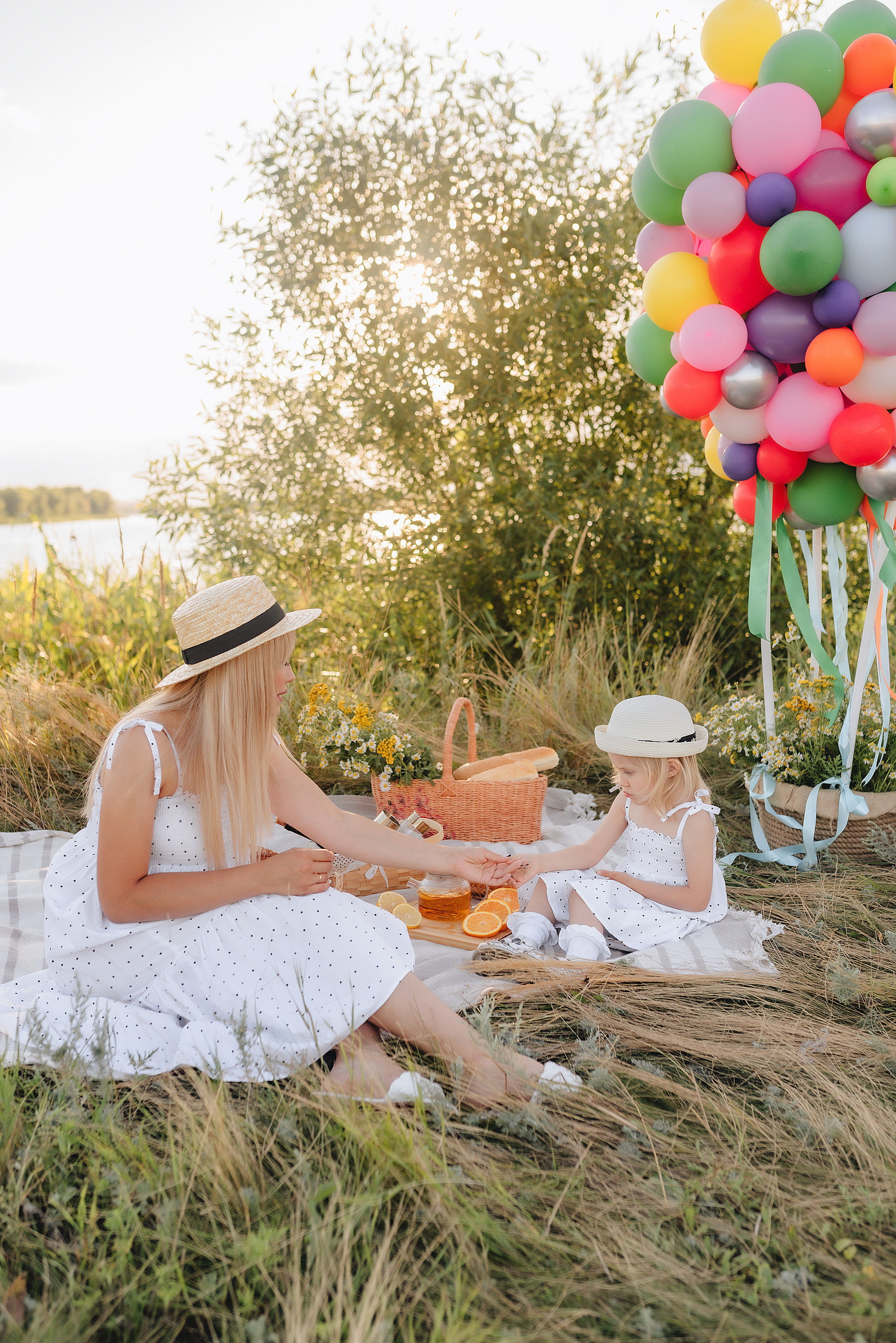 Ирина с дочуркой Евой | Пикник на закате. Фотограф Карина Шмулёва. Воронеж и область