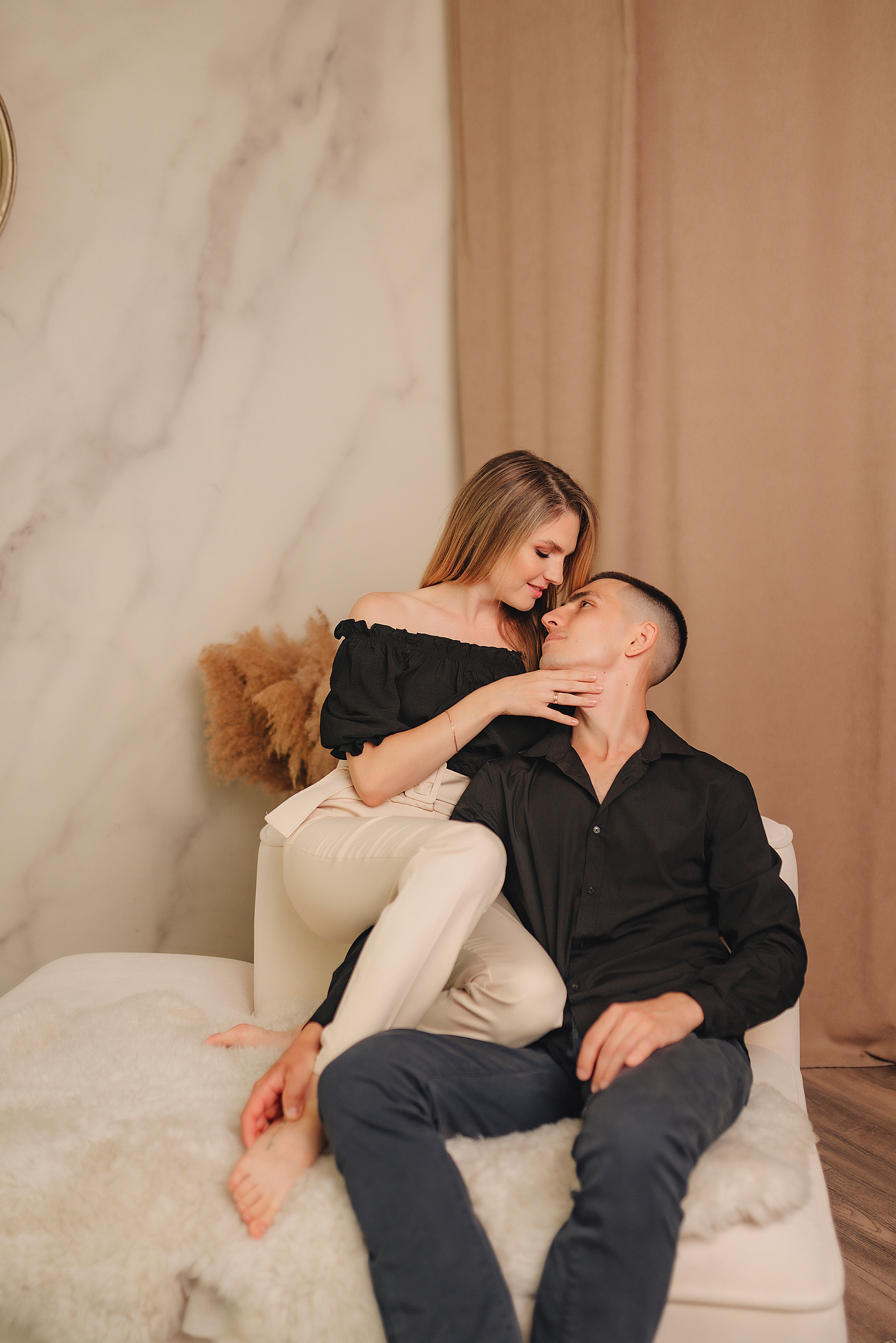 Кристина и Вадим | Съёмка в студии Portfolio. Фотограф Карина Шмулёва. Воронеж и область