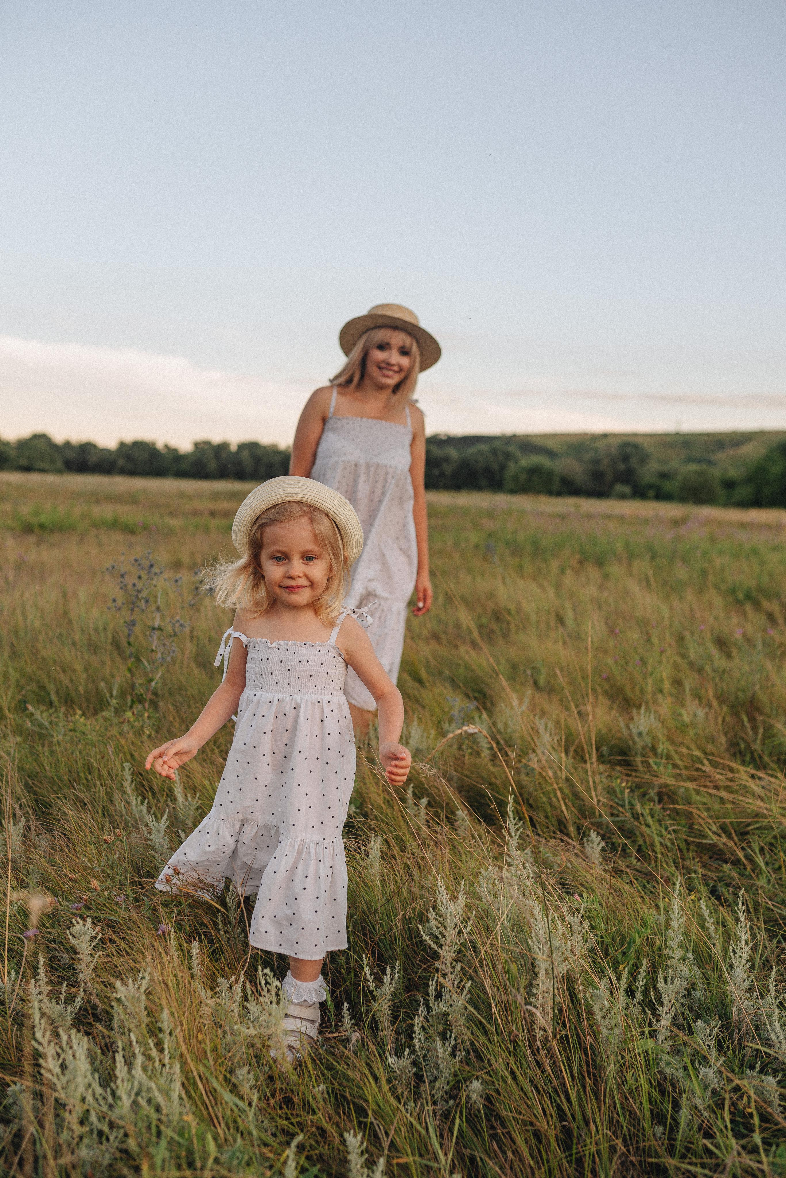 Ирина с дочуркой Евой | Пикник на закате. Фотограф Карина Шмулёва. Воронеж и область