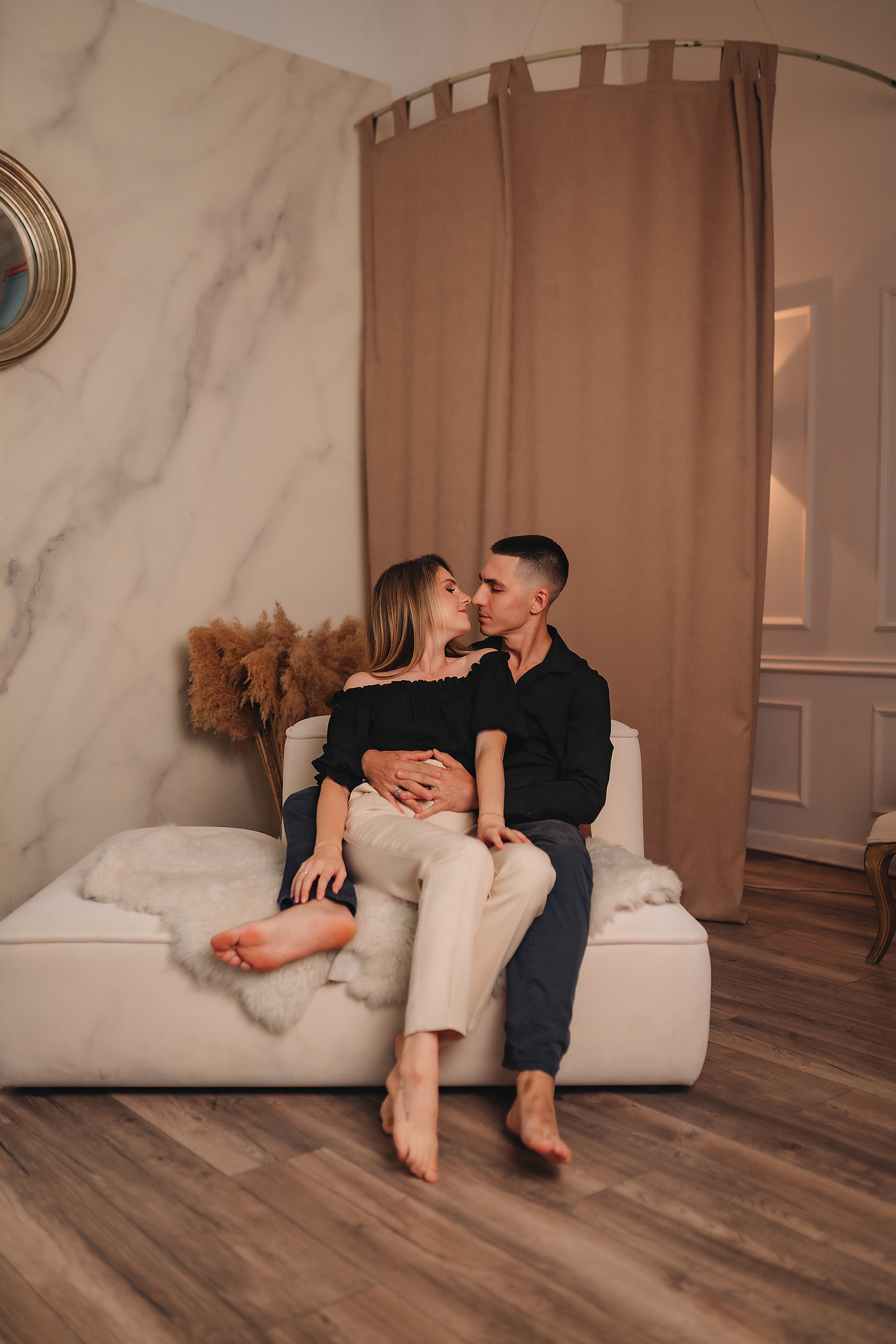 Кристина и Вадим | Съёмка в студии Portfolio. Фотограф Карина Шмулёва. Воронеж и область