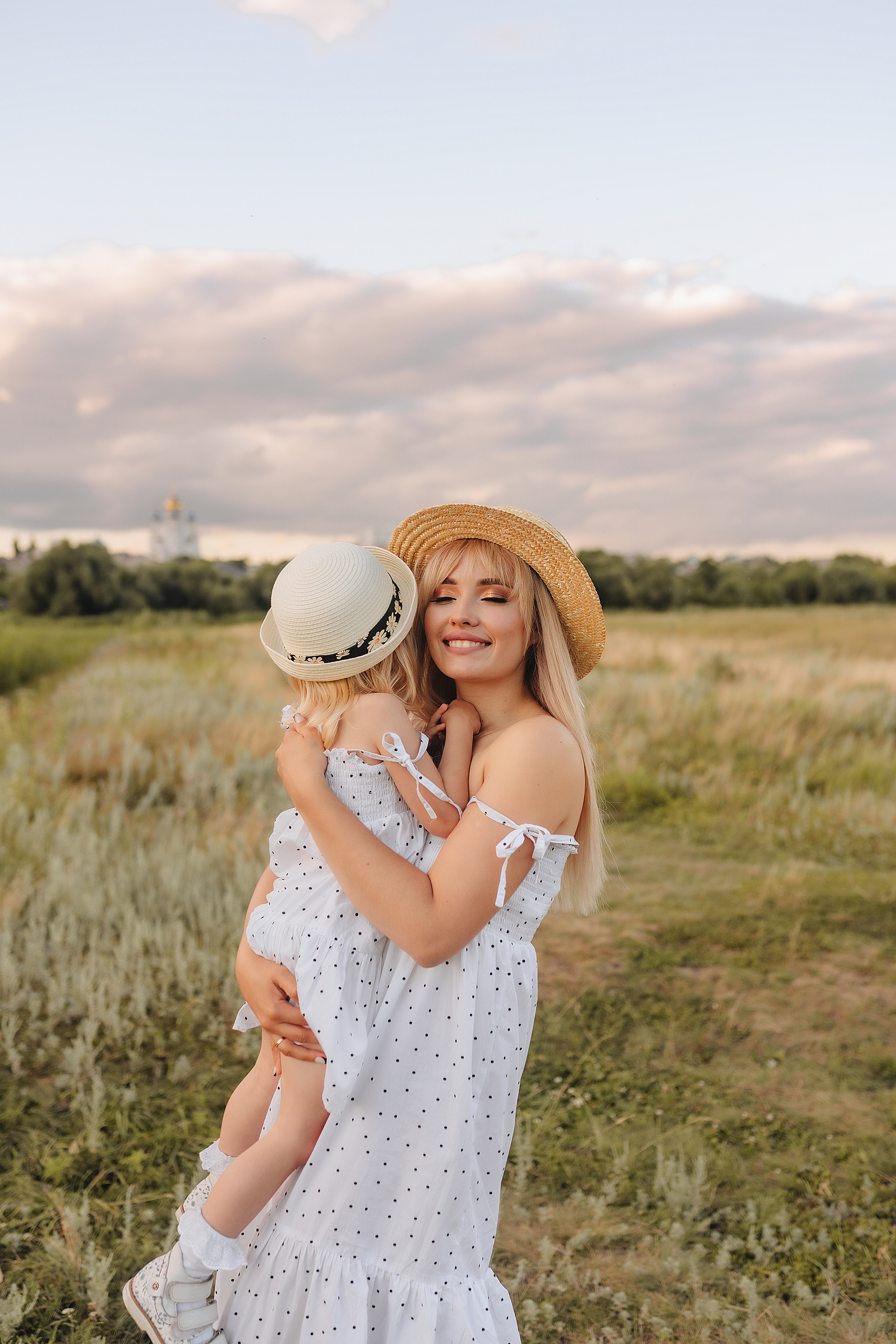 Ирина с дочуркой Евой | Пикник на закате. Фотограф Карина Шмулёва. Воронеж и область