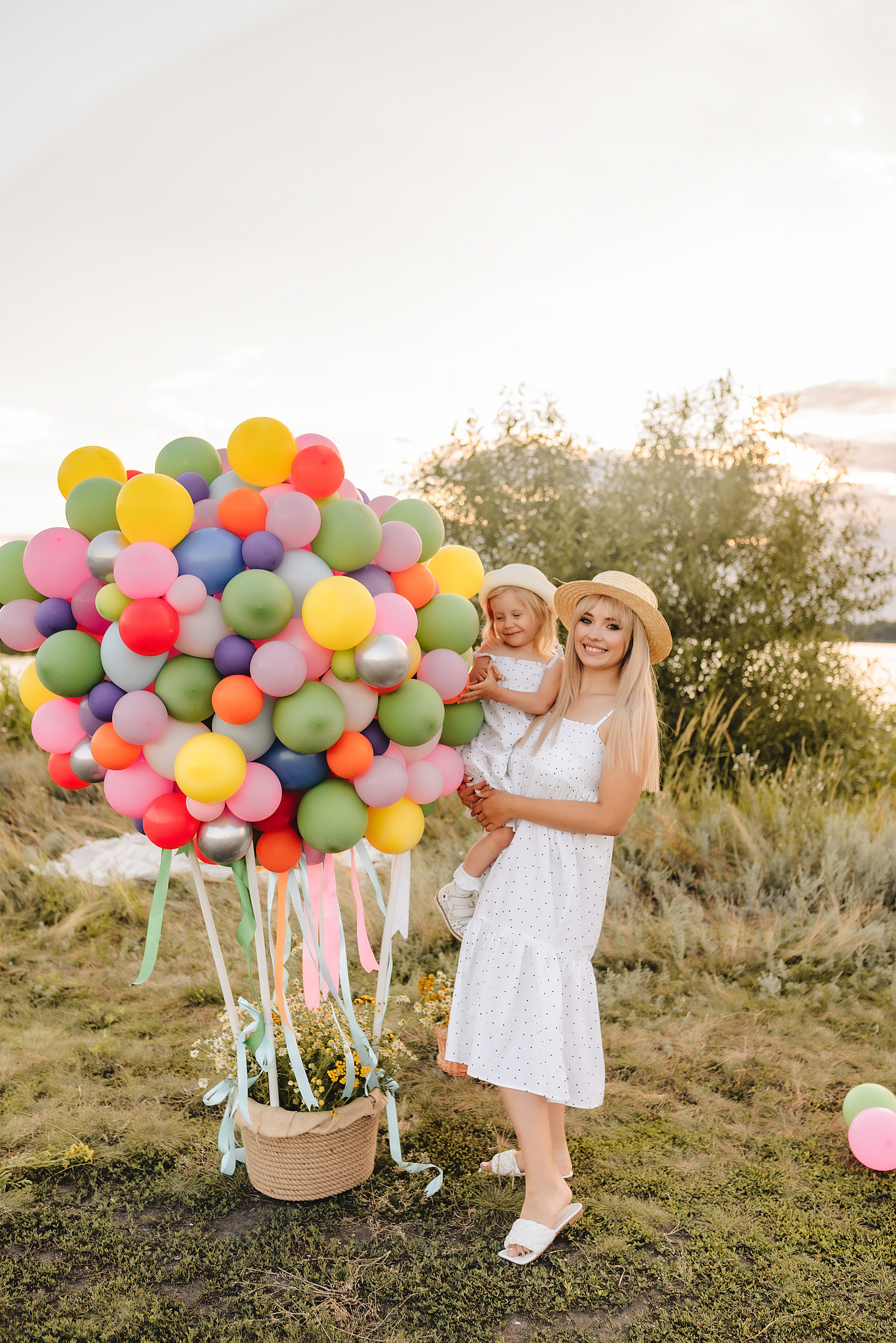 Ирина с дочуркой Евой | Пикник на закате. Фотограф Карина Шмулёва. Воронеж и область