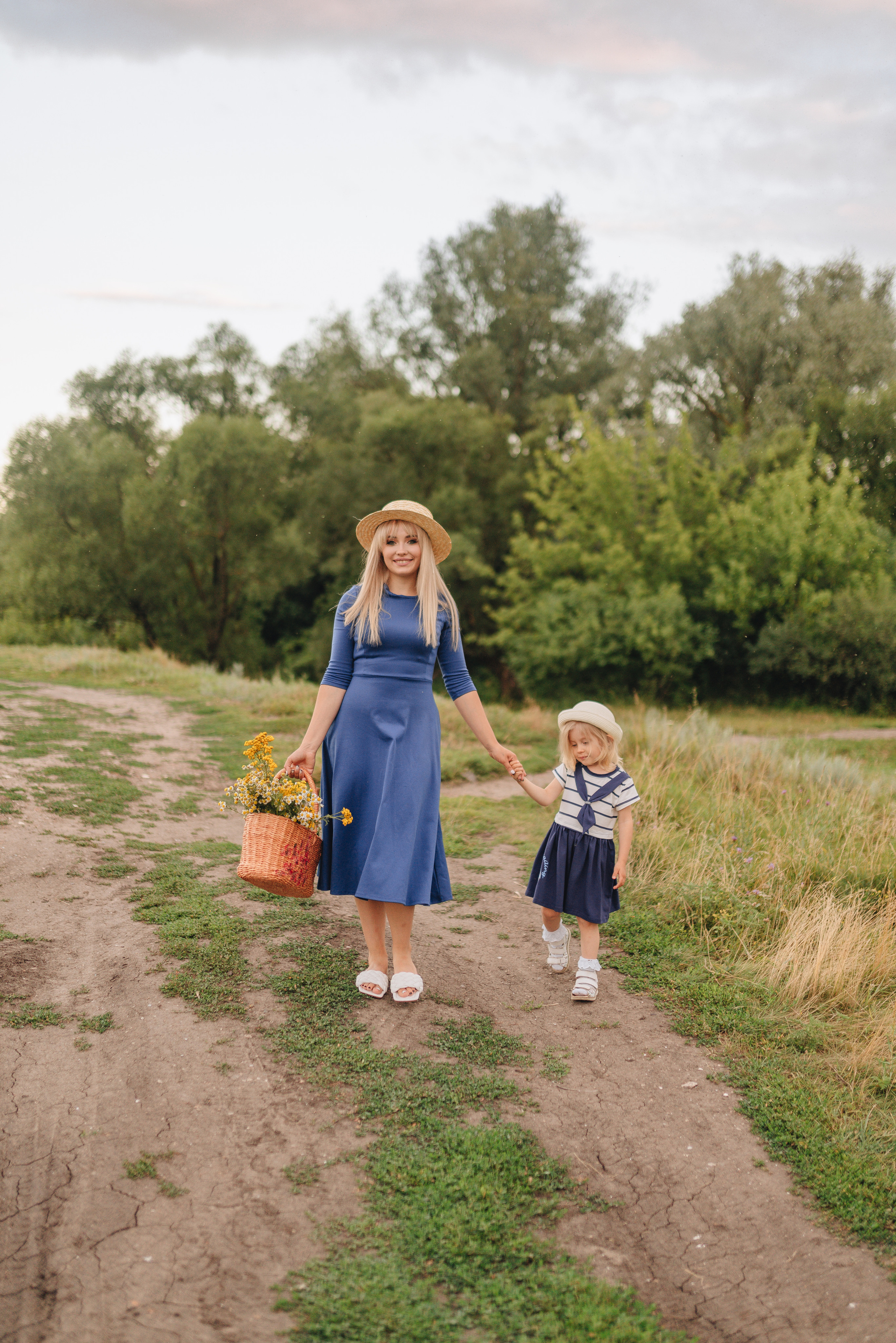 Ирина с дочуркой Евой | Пикник на закате. Фотограф Карина Шмулёва. Воронеж и область