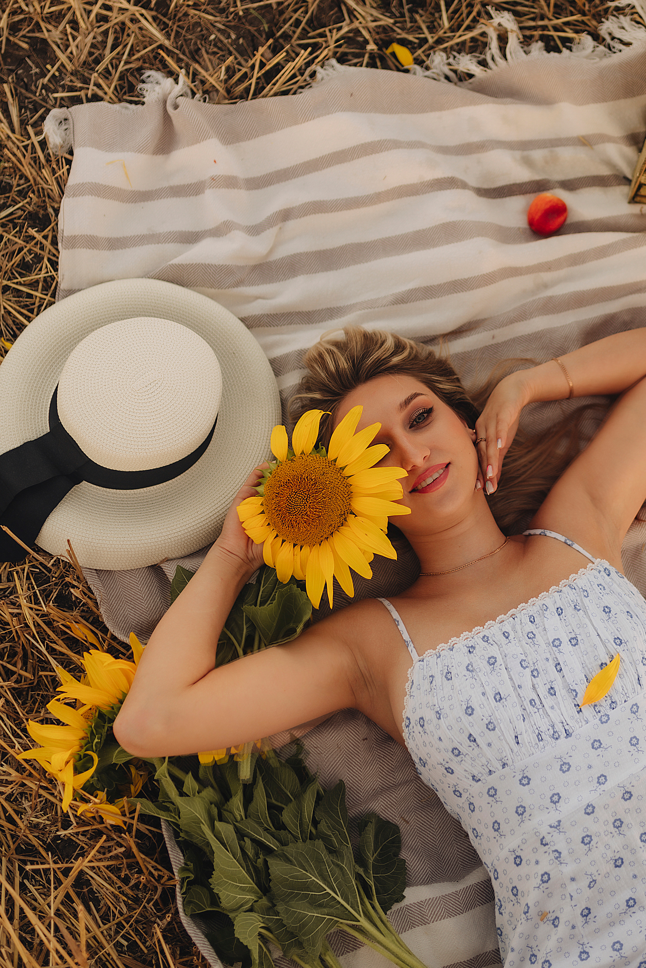 Олеся | Съемка с подсолнухами. Фотограф Карина Шмулёва. Воронеж и область