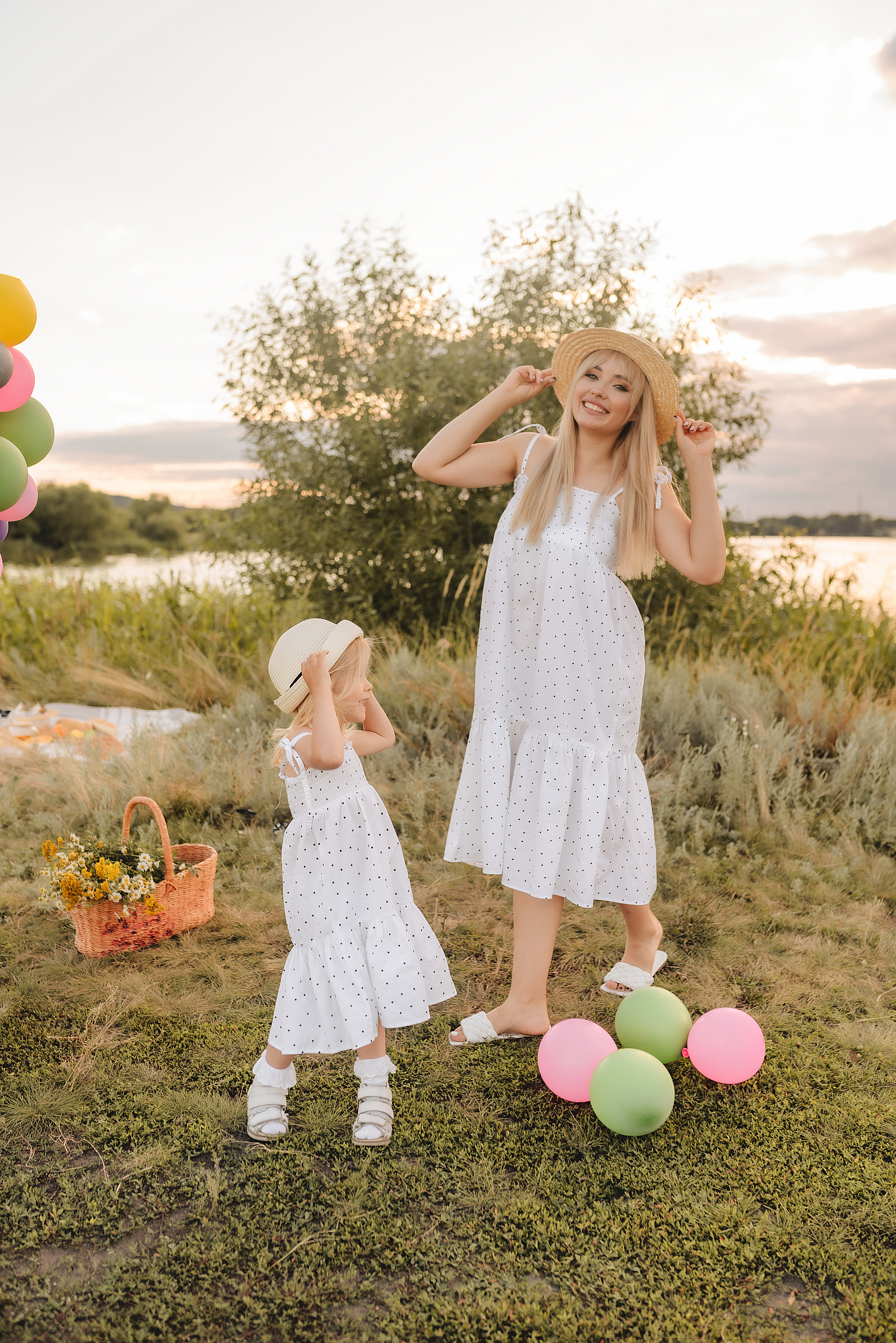 Ирина с дочуркой Евой | Пикник на закате. Фотограф Карина Шмулёва. Воронеж и область