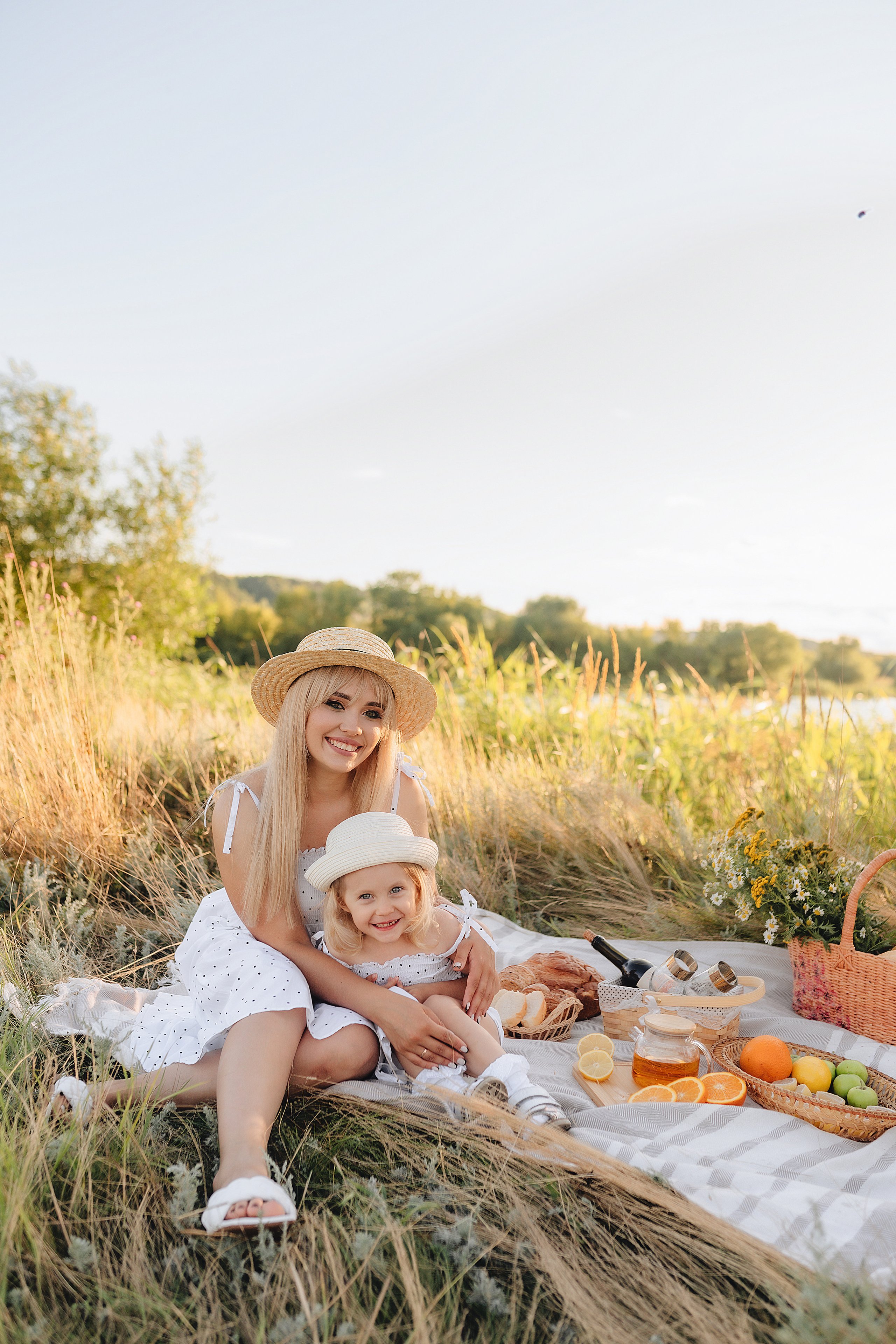 Ирина с дочуркой Евой | Пикник на закате. Фотограф Карина Шмулёва. Воронеж и область