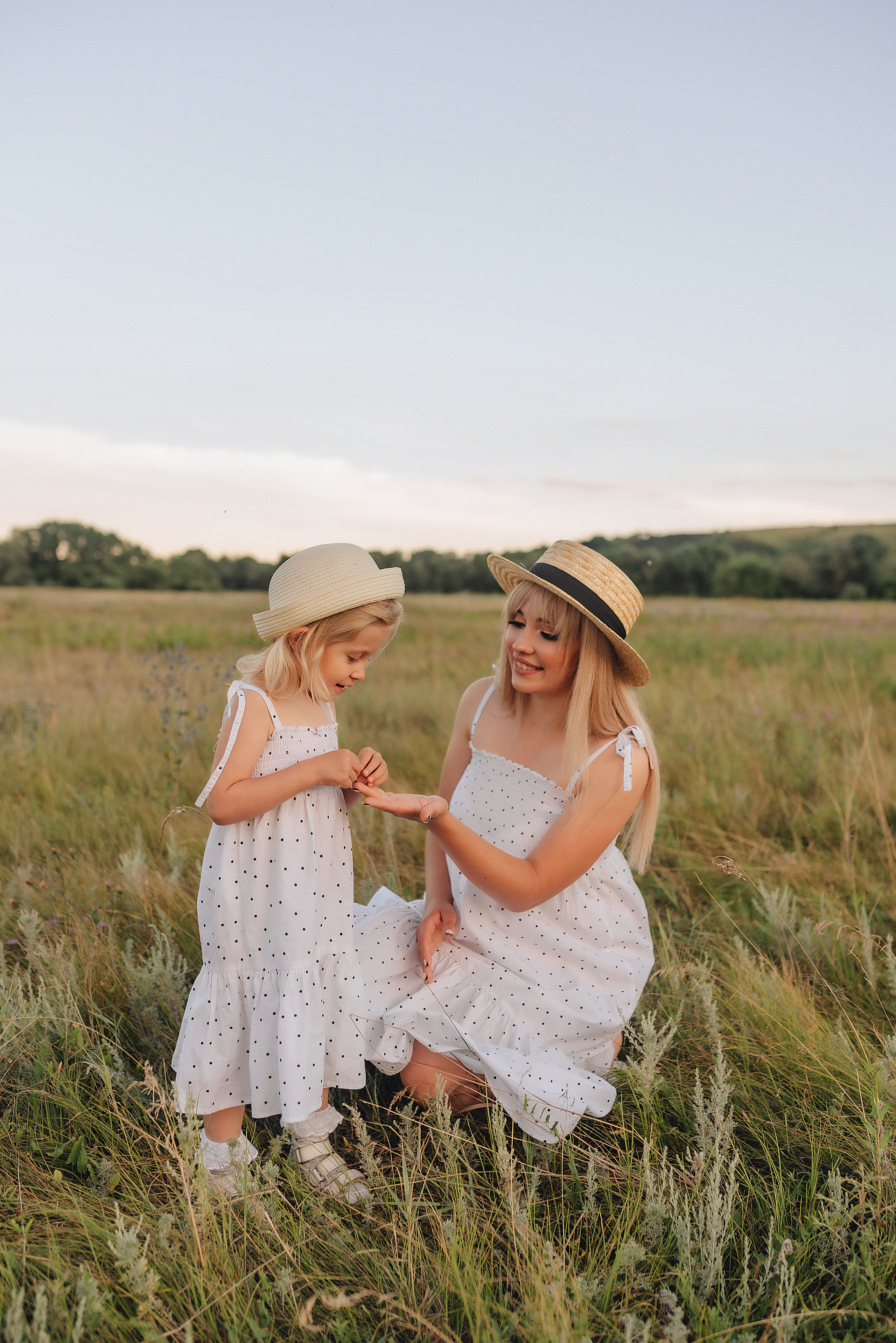 Ирина с дочуркой Евой | Пикник на закате. Фотограф Карина Шмулёва. Воронеж и область