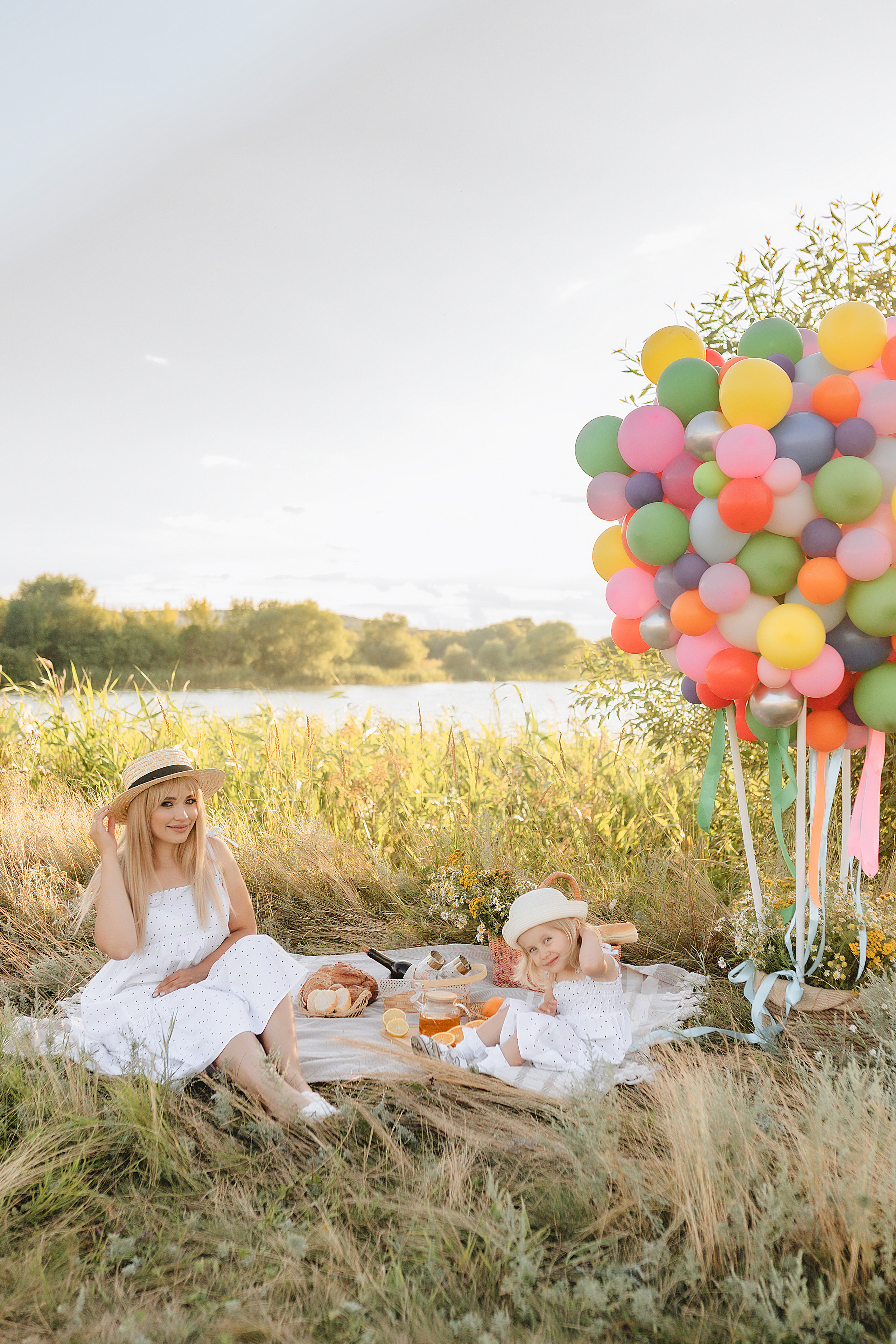 Ирина с дочуркой Евой | Пикник на закате. Фотограф Карина Шмулёва. Воронеж и область