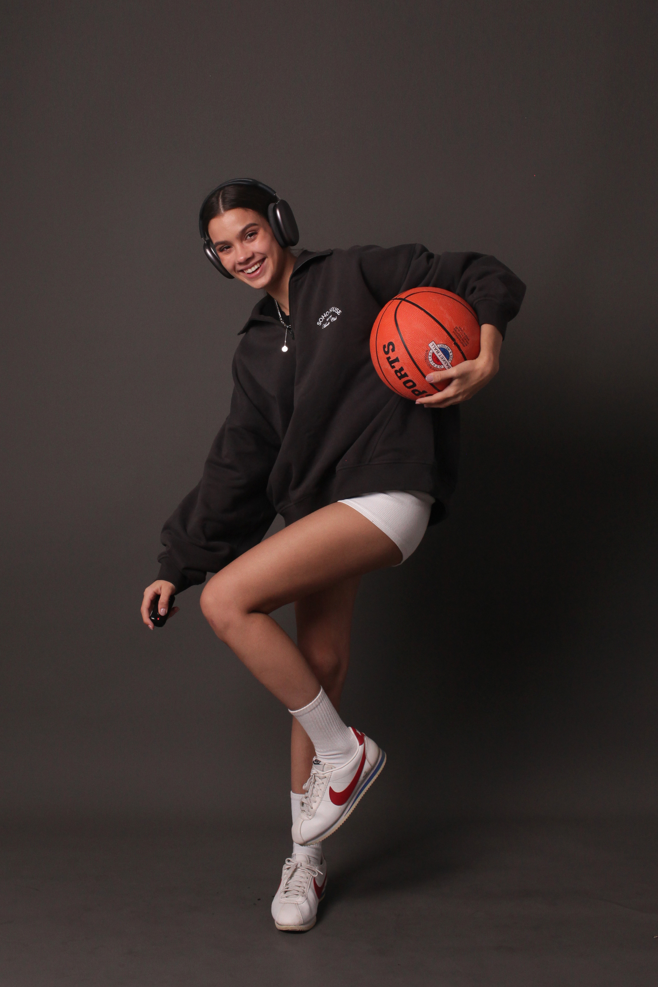 Фотостудия в Самаре. Фотостудия без фотографа. Автопортретная Самара